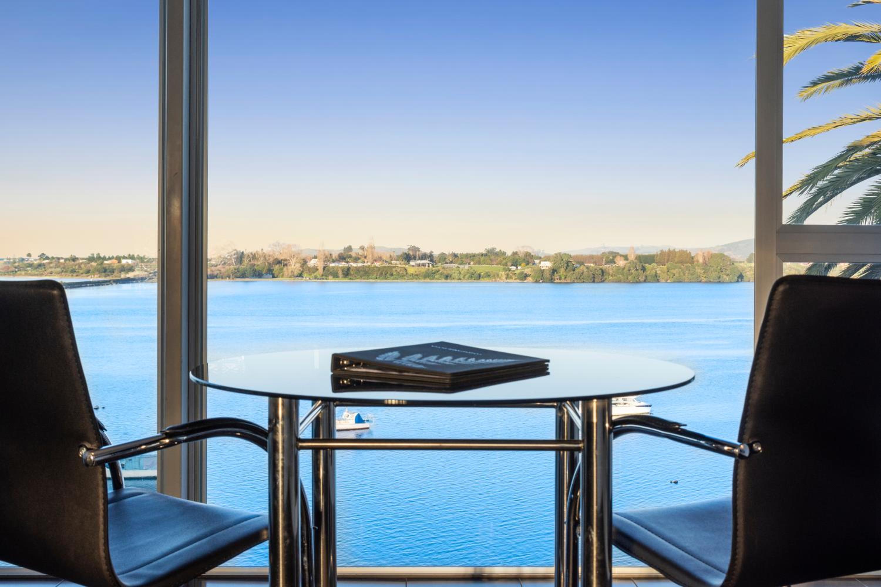 Superior Suite with Spa Bath - Water Front - Photo 16
