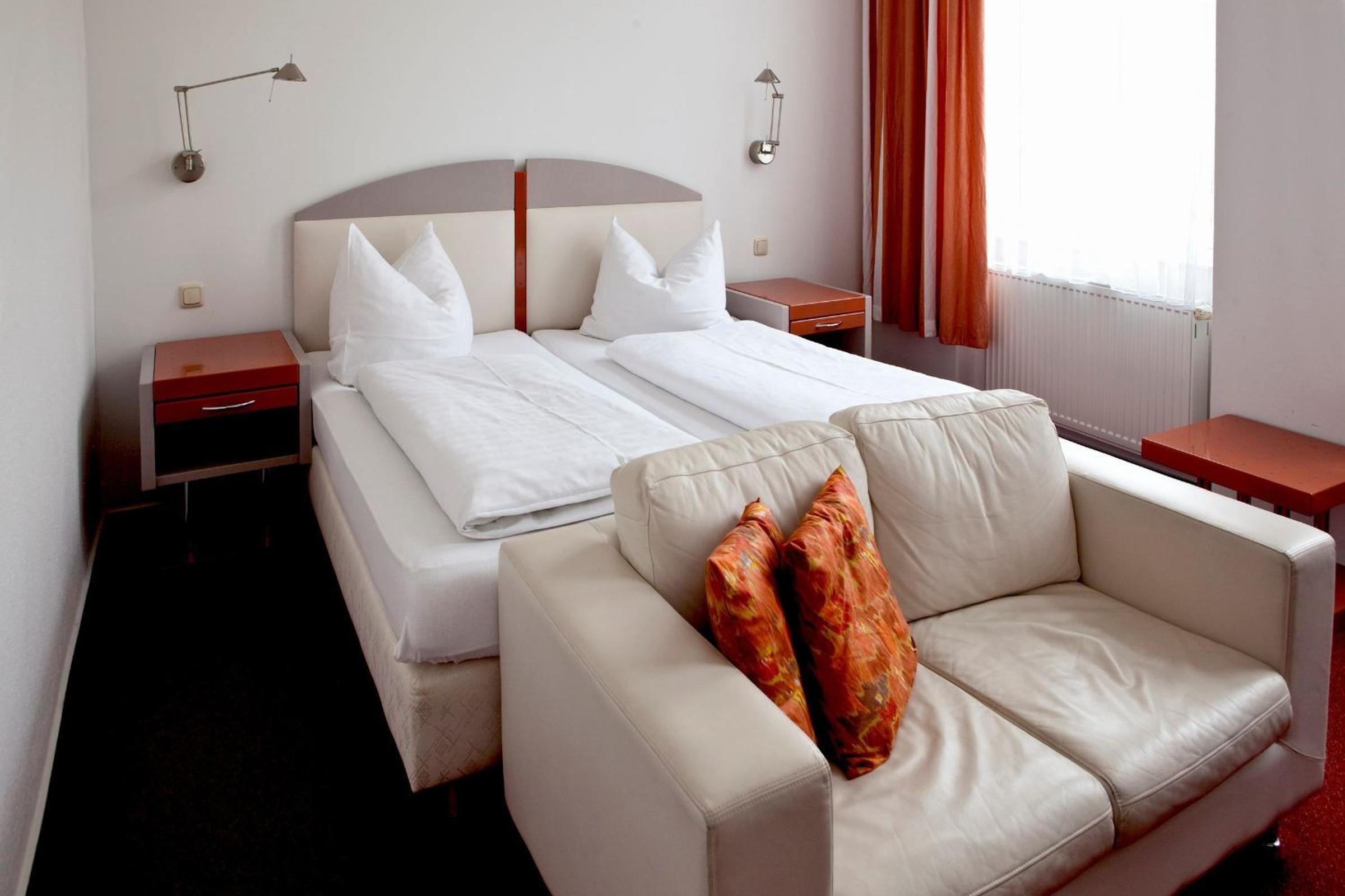 Double Room - Photo 7