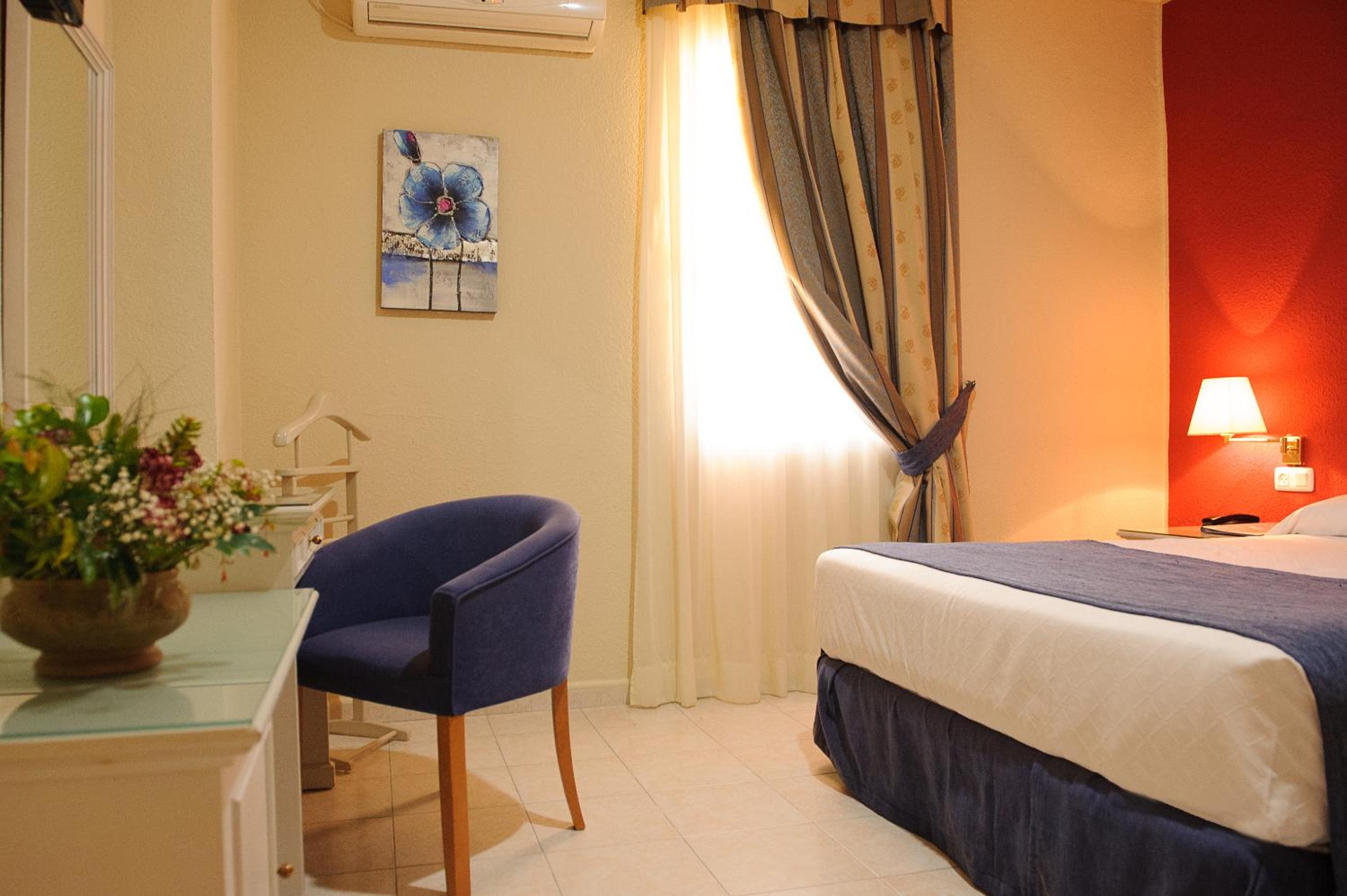 Double or Twin Room - Photo 8