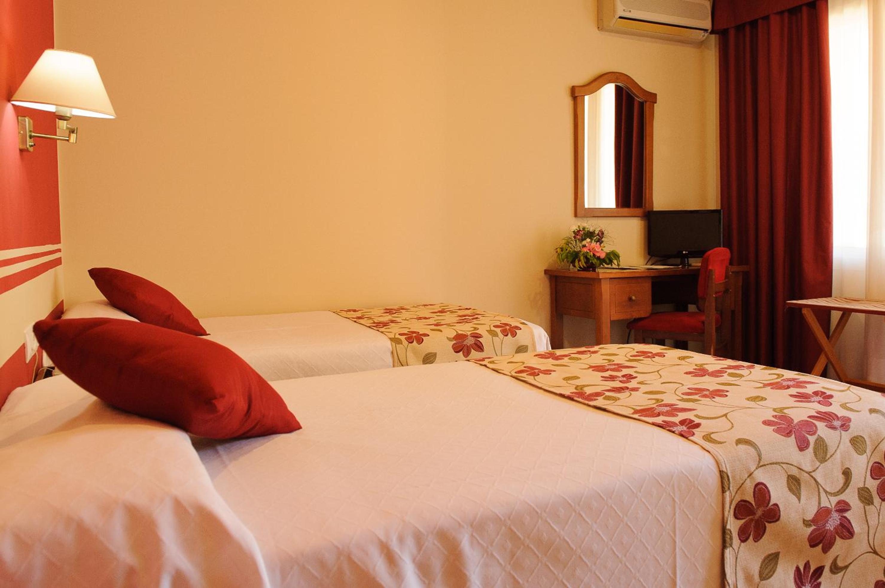 Double or Twin Room - Photo 1