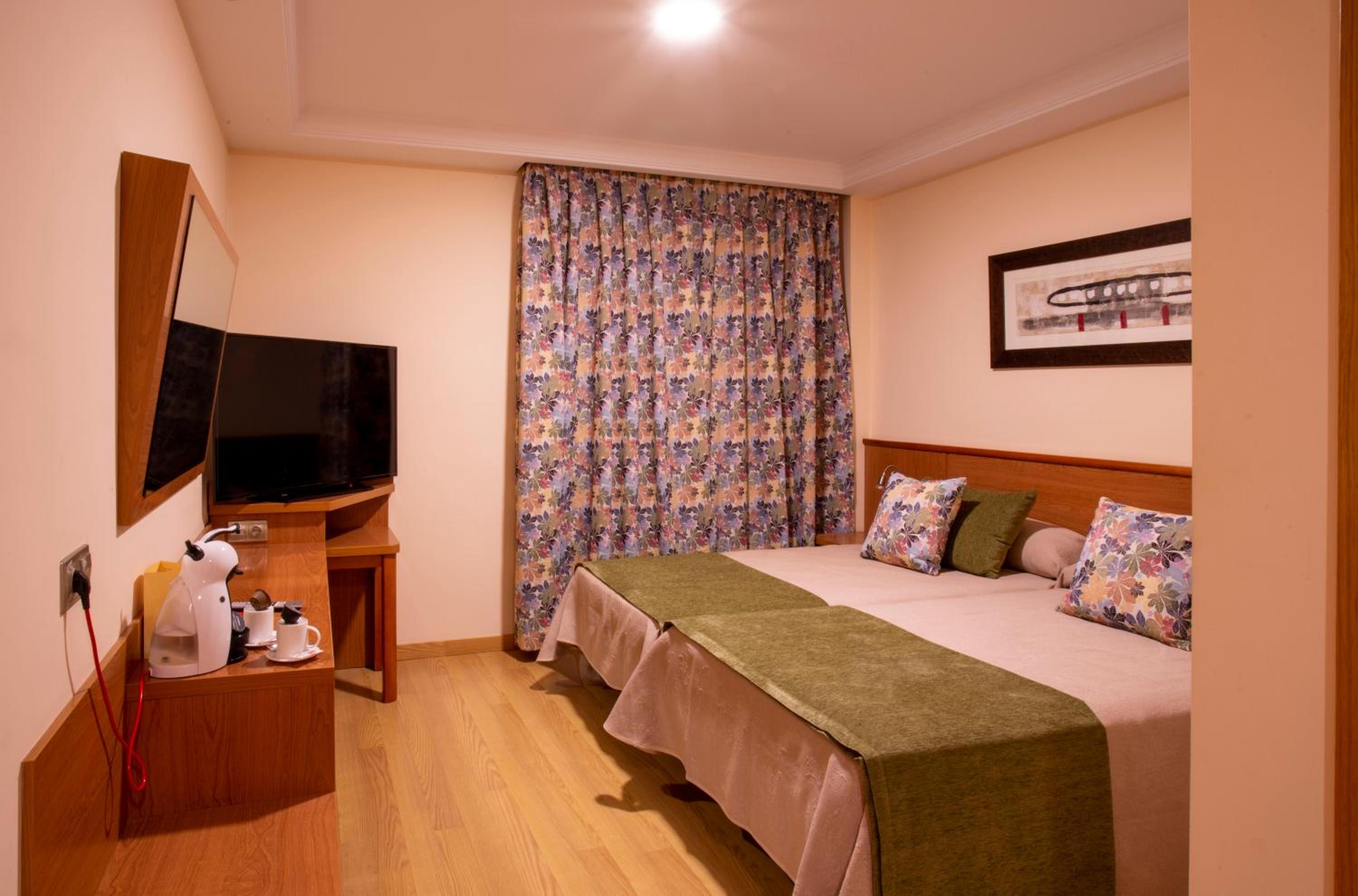 Deluxe Double or Twin Room - Photo 1
