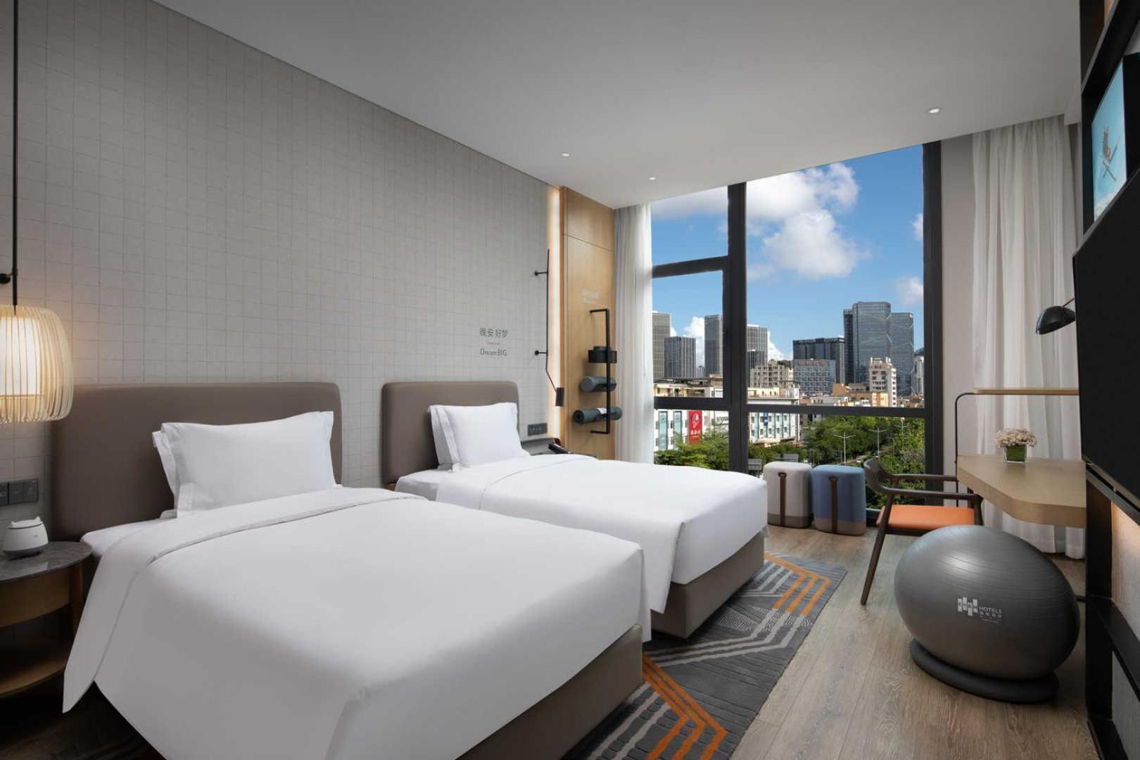 Premium King Room with City View - Photo 5