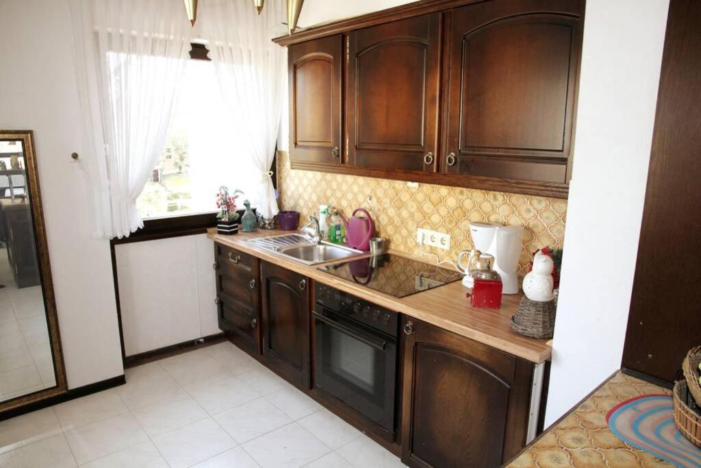 One-Bedroom Apartment - Photo 2