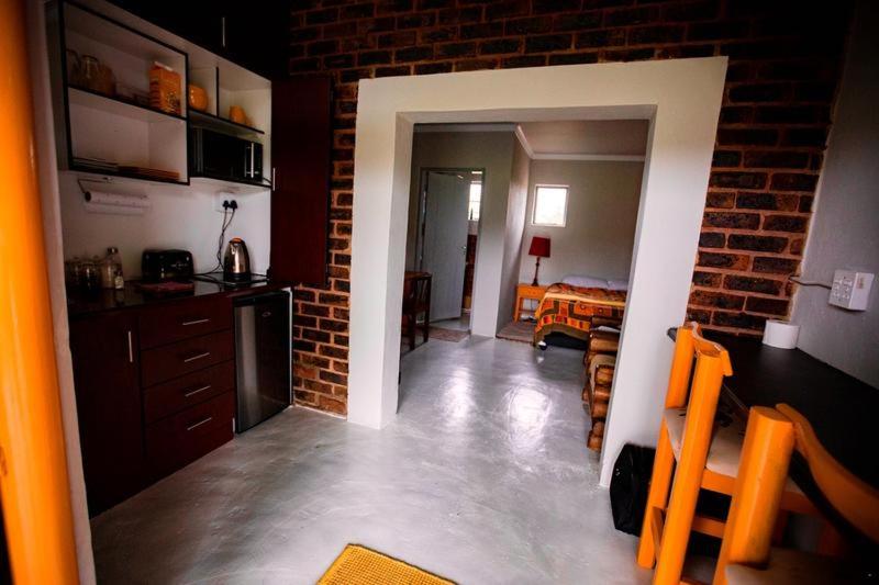 Budget Double Room - Photo 7