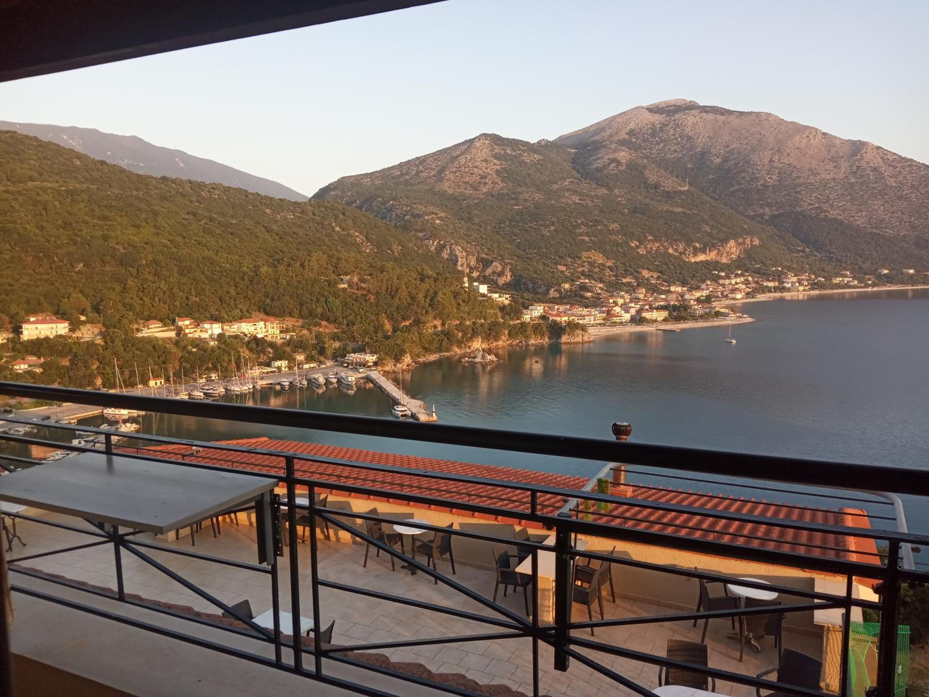 Standard Double or Twin Room with Sea View - Photo 10