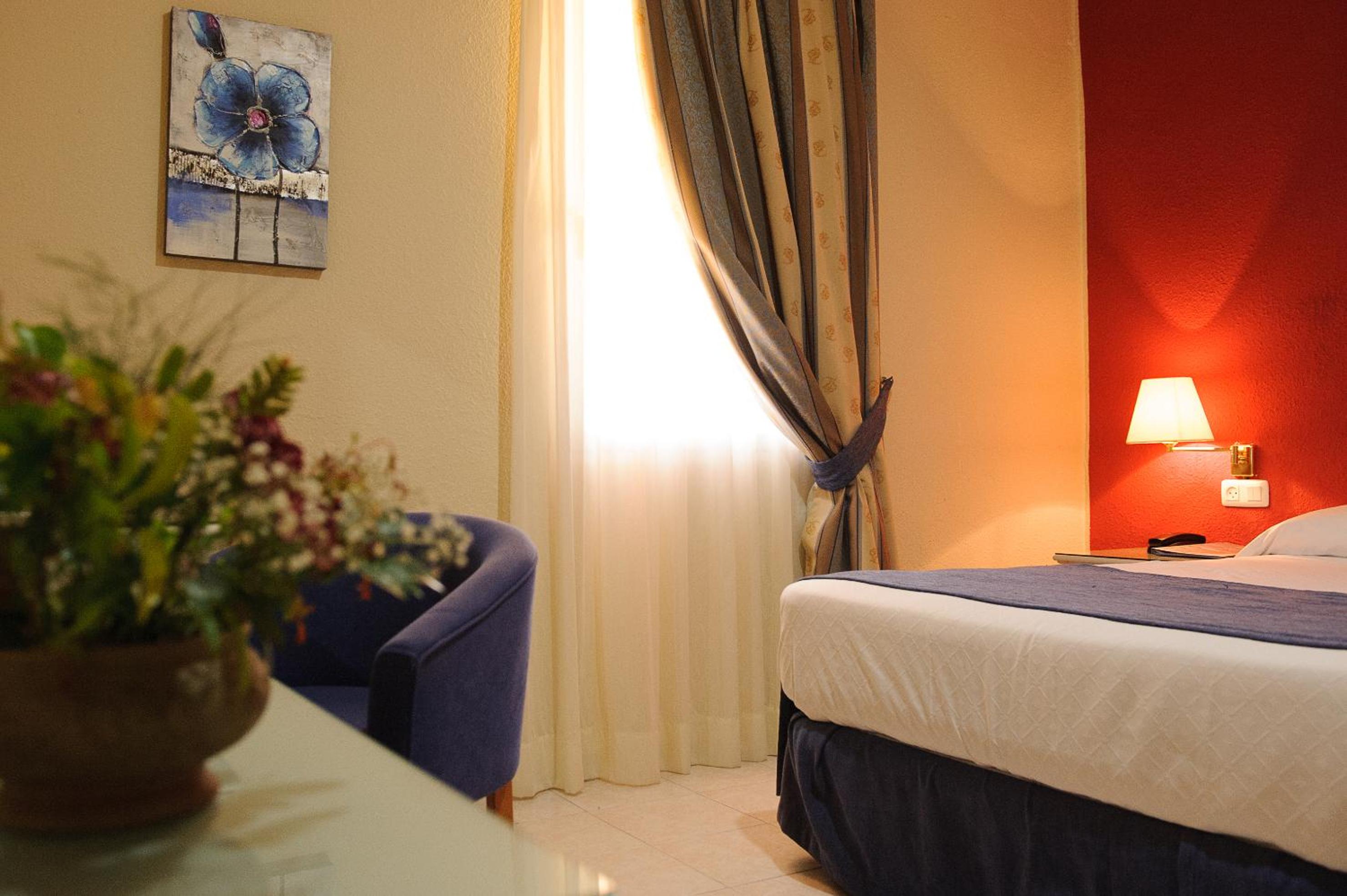 Double or Twin Room - Photo 9