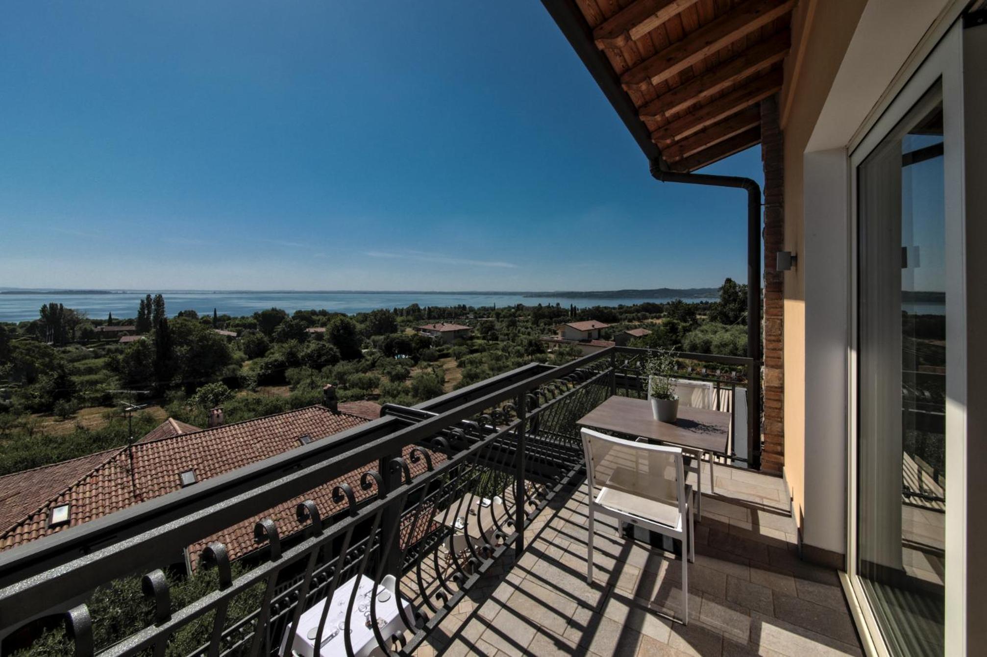 Double Room with Lake View photo 3