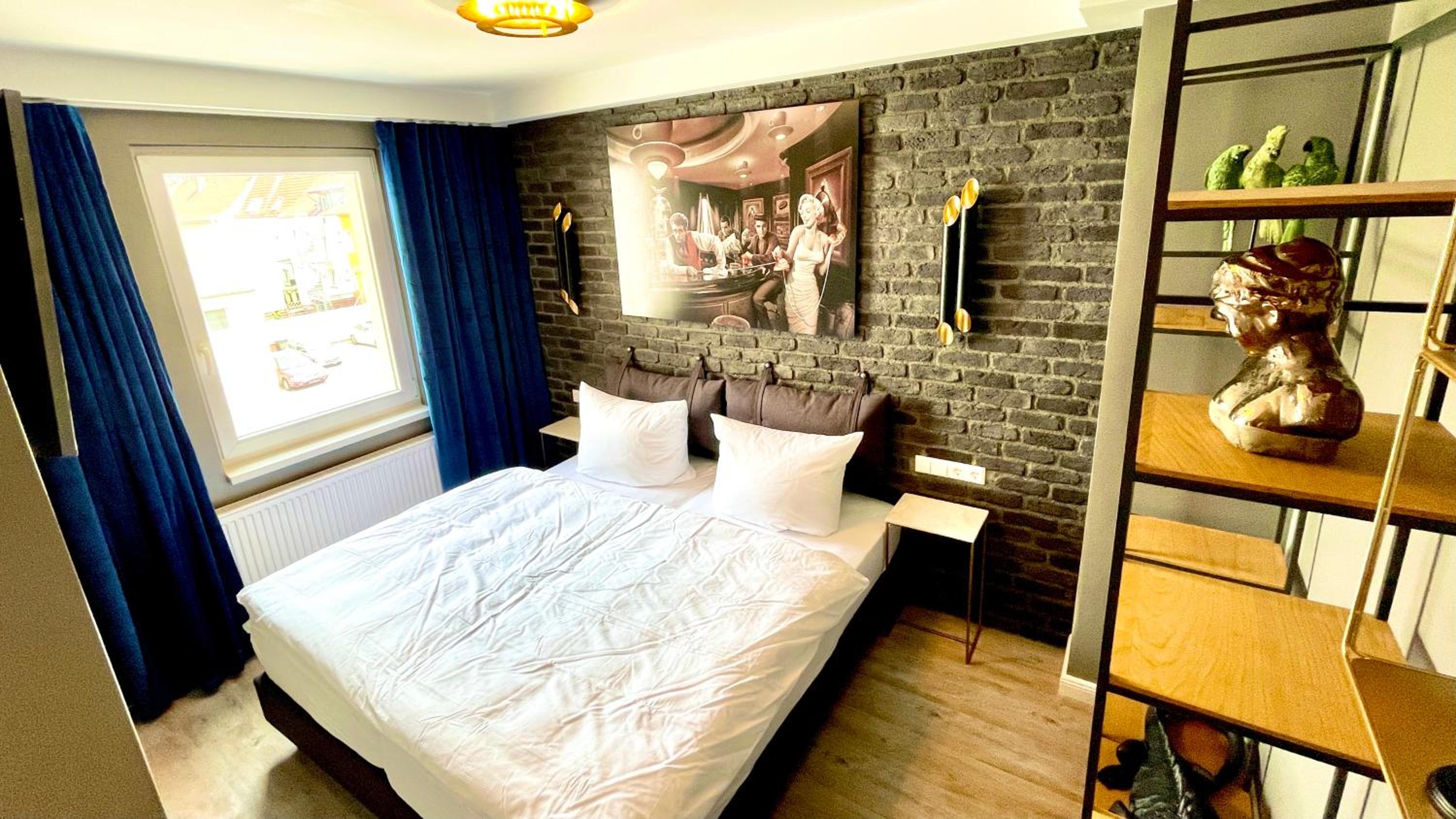 Large Double or Twin Room photo 1