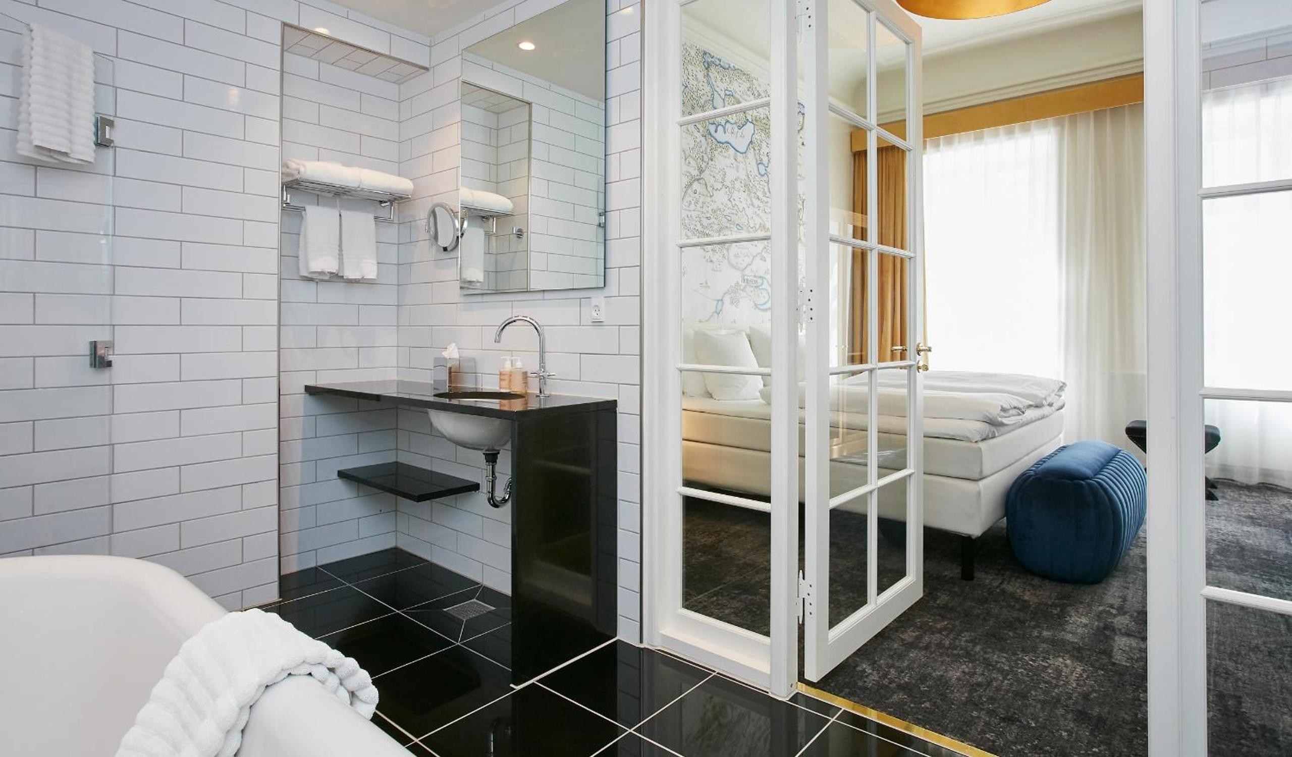 Suite - Photo 2