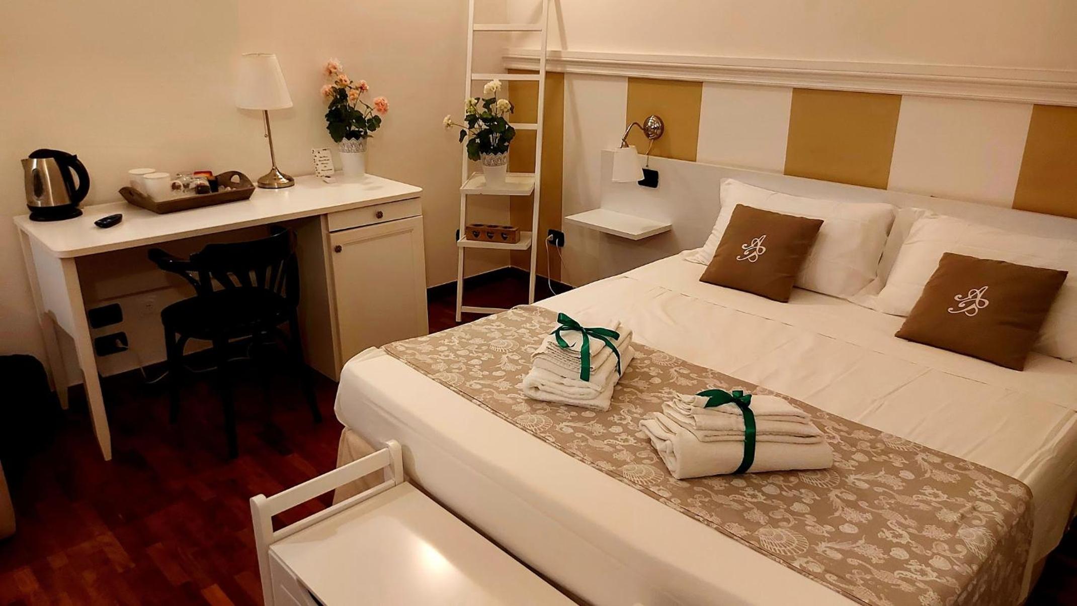 Deluxe Room - Photo 25