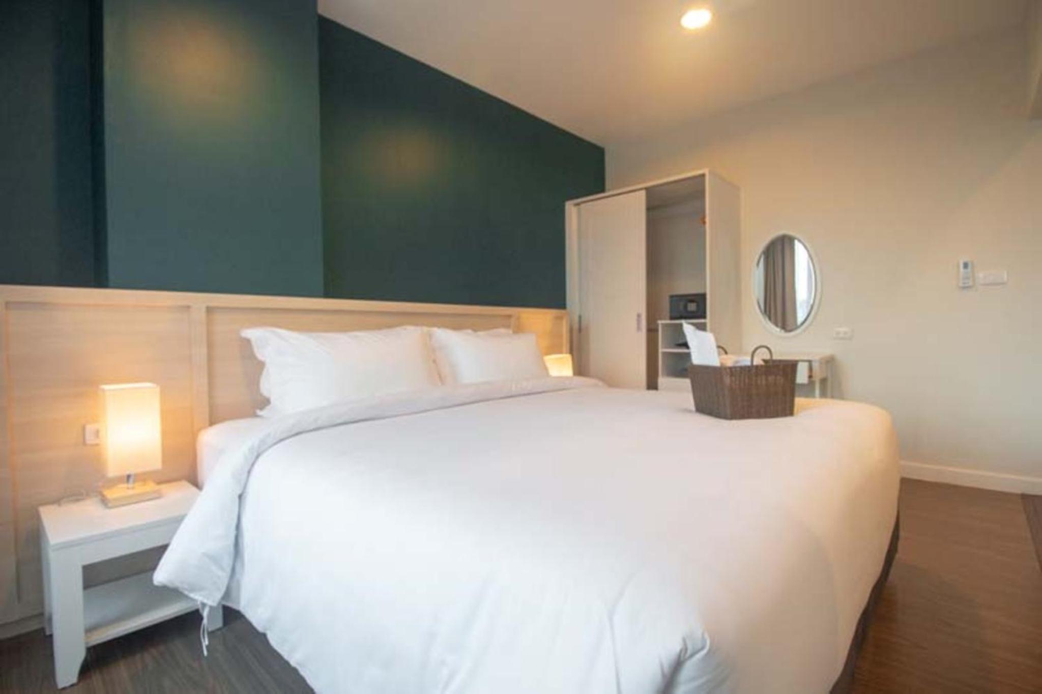 Classic King Bed - Photo 14