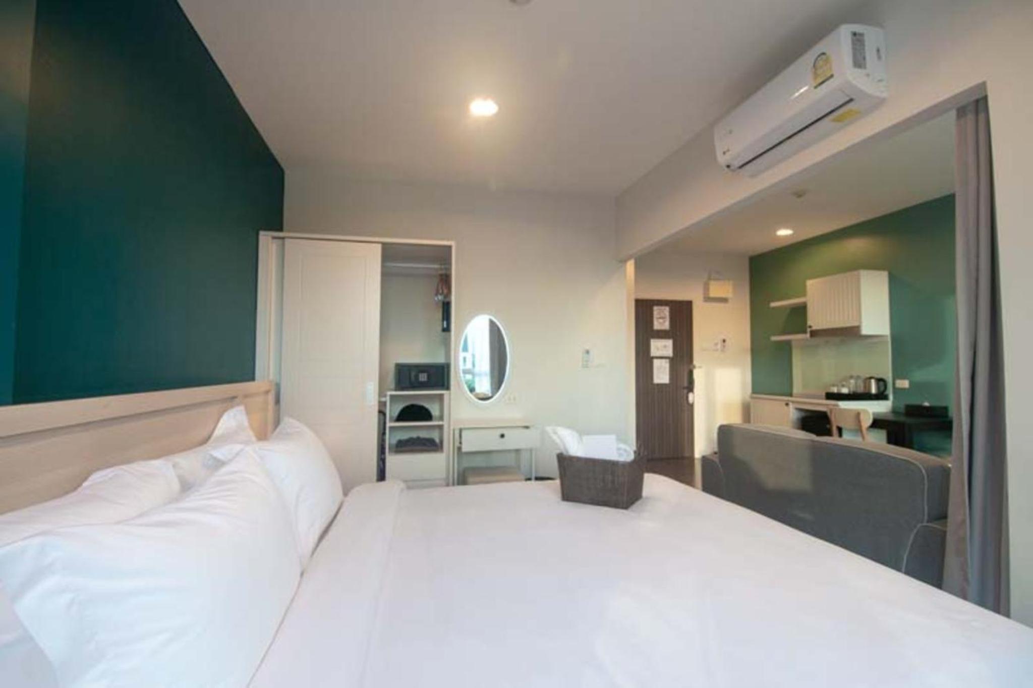 Classic King Bed - Photo 23