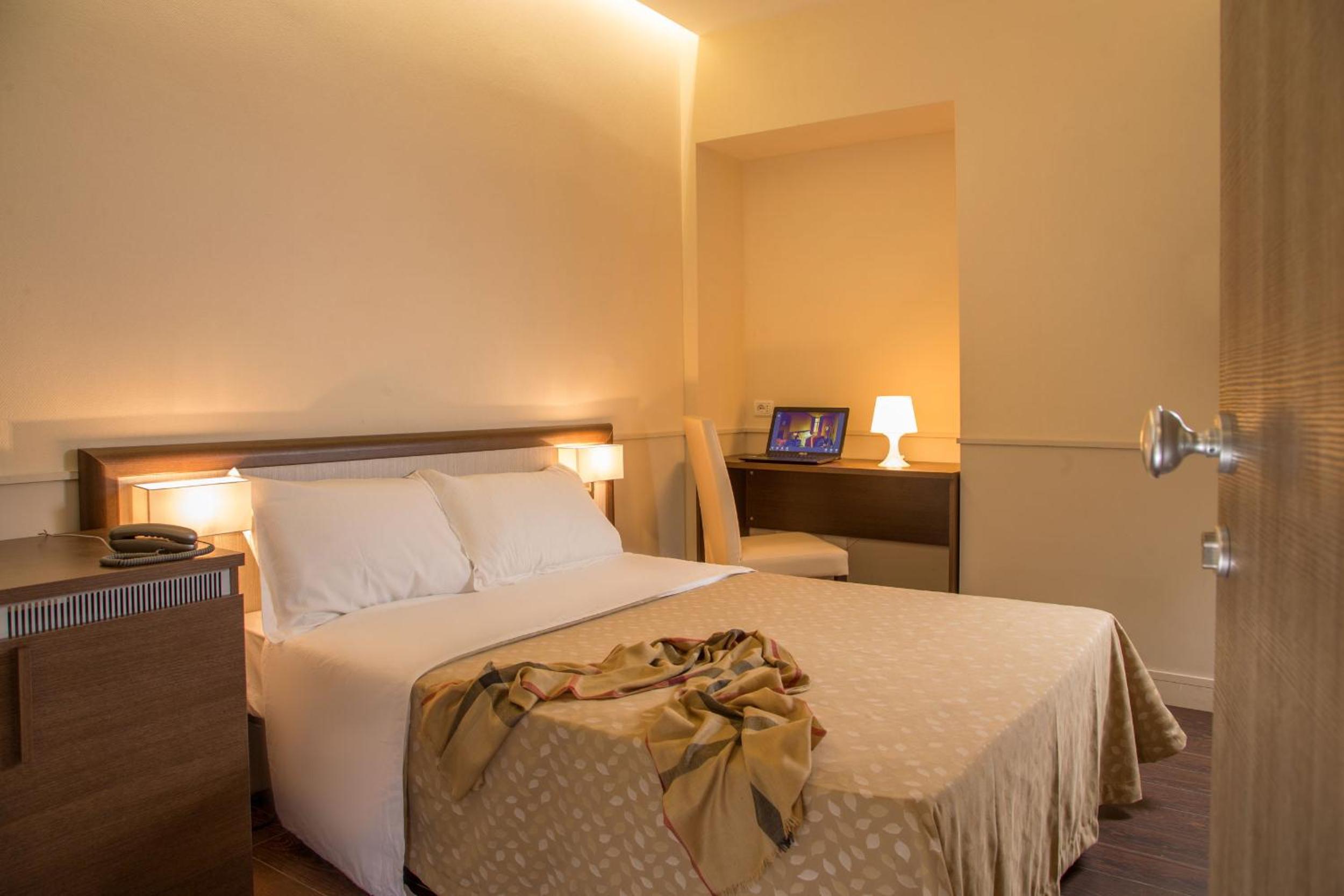 Small Double Room photo 1