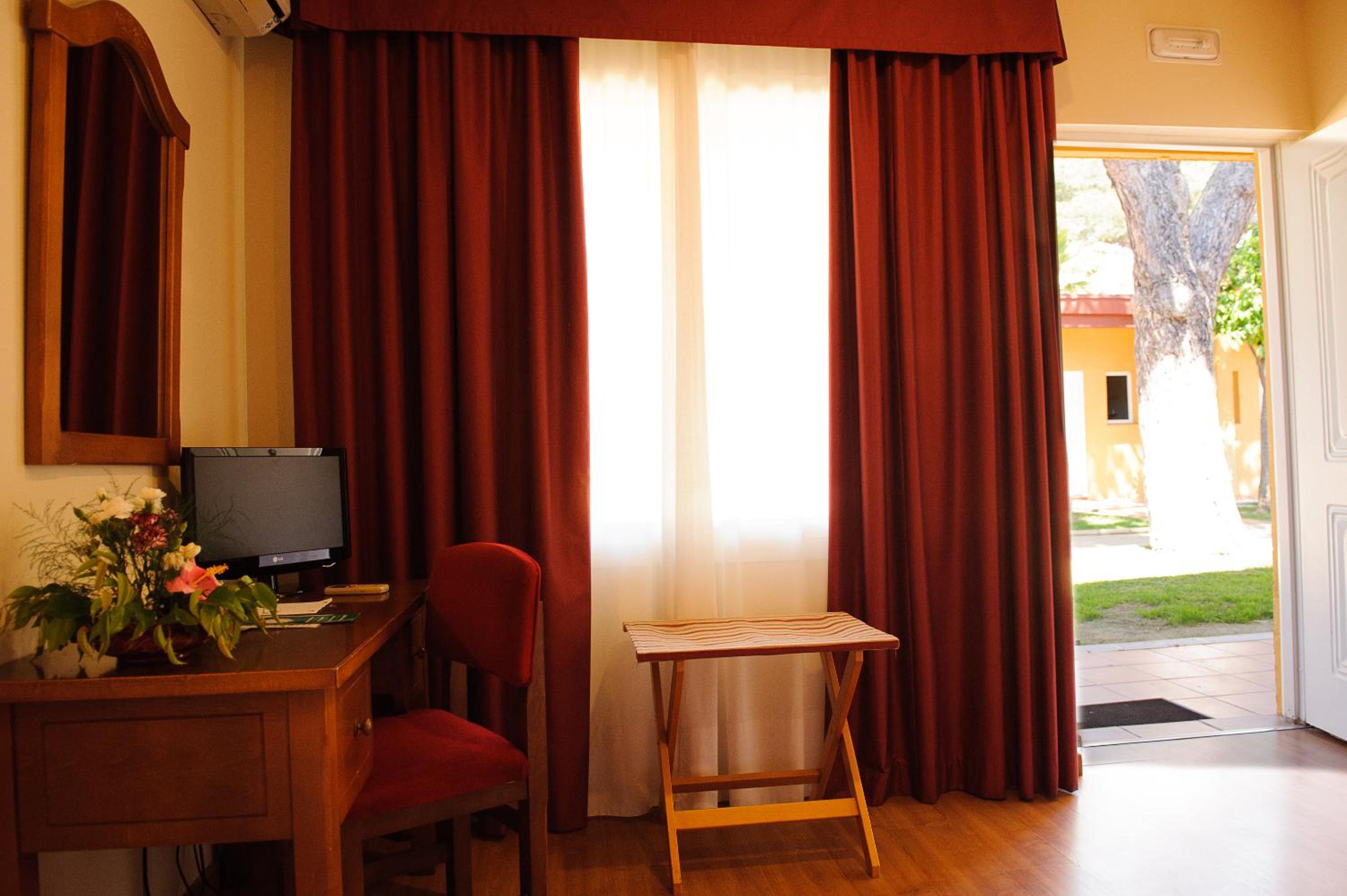 Double or Twin Room - Photo 4