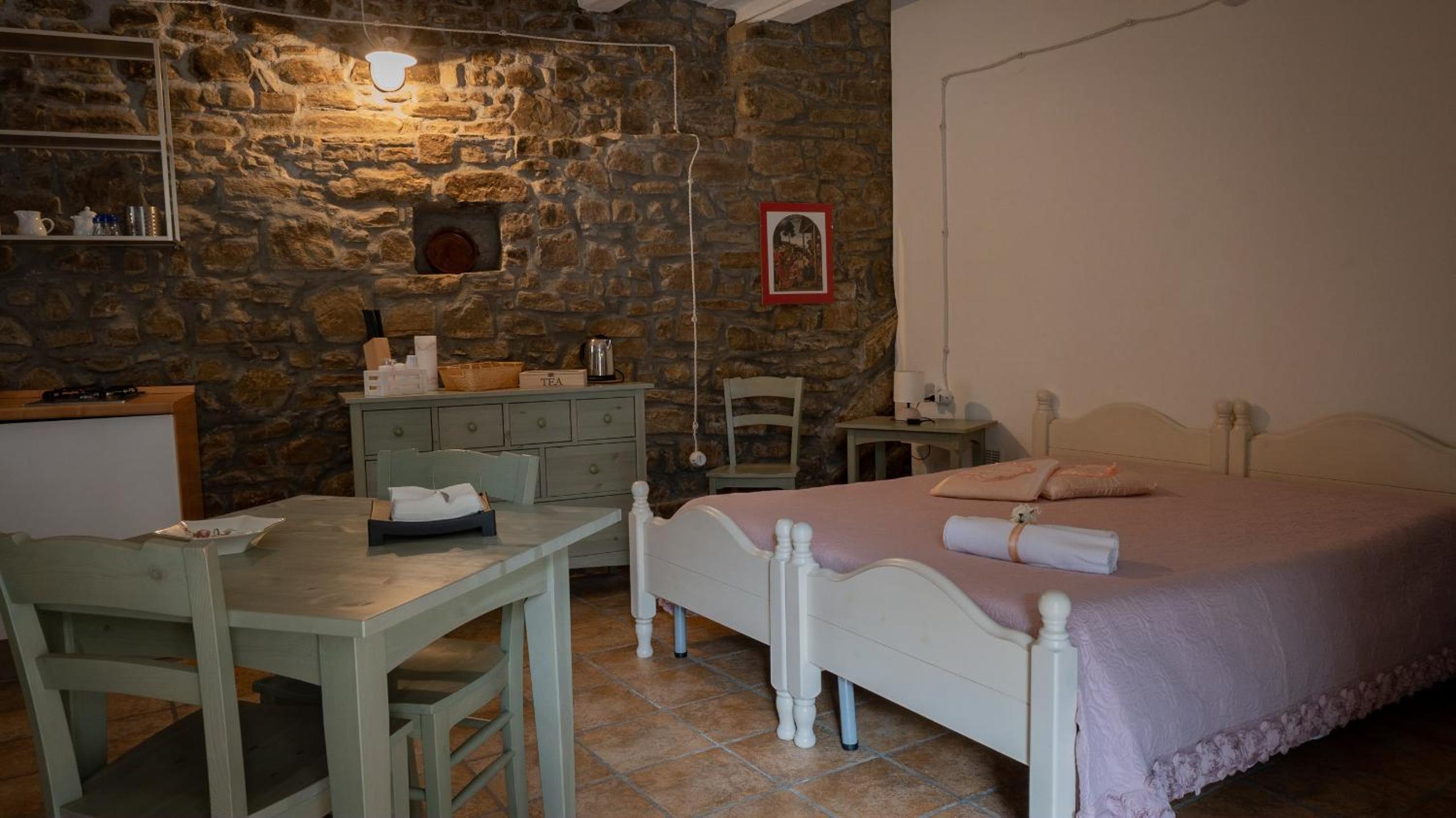 Double or Twin Room with Extra Bed - Photo 1