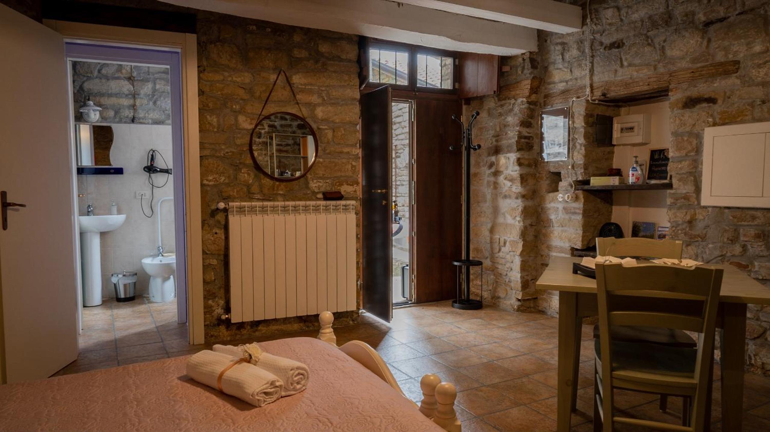 Double or Twin Room with Extra Bed - Photo 5