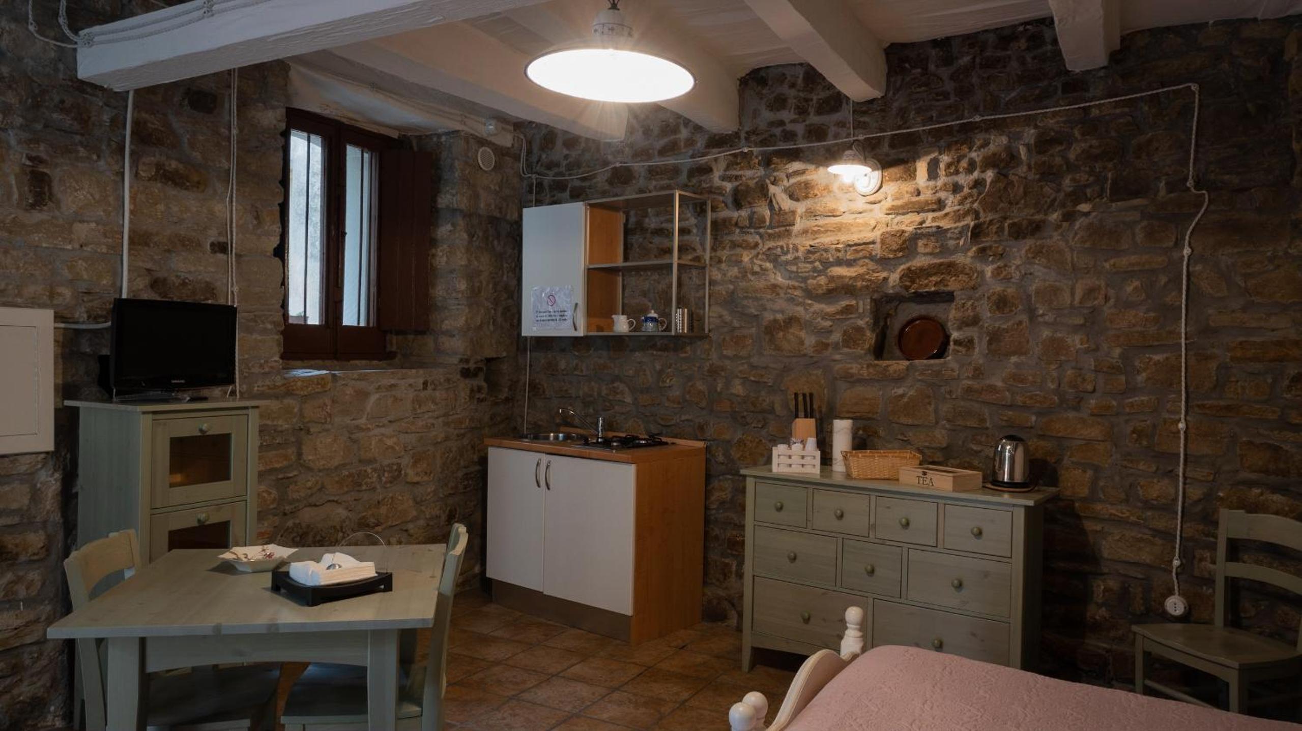 Double or Twin Room with Extra Bed - Photo 4