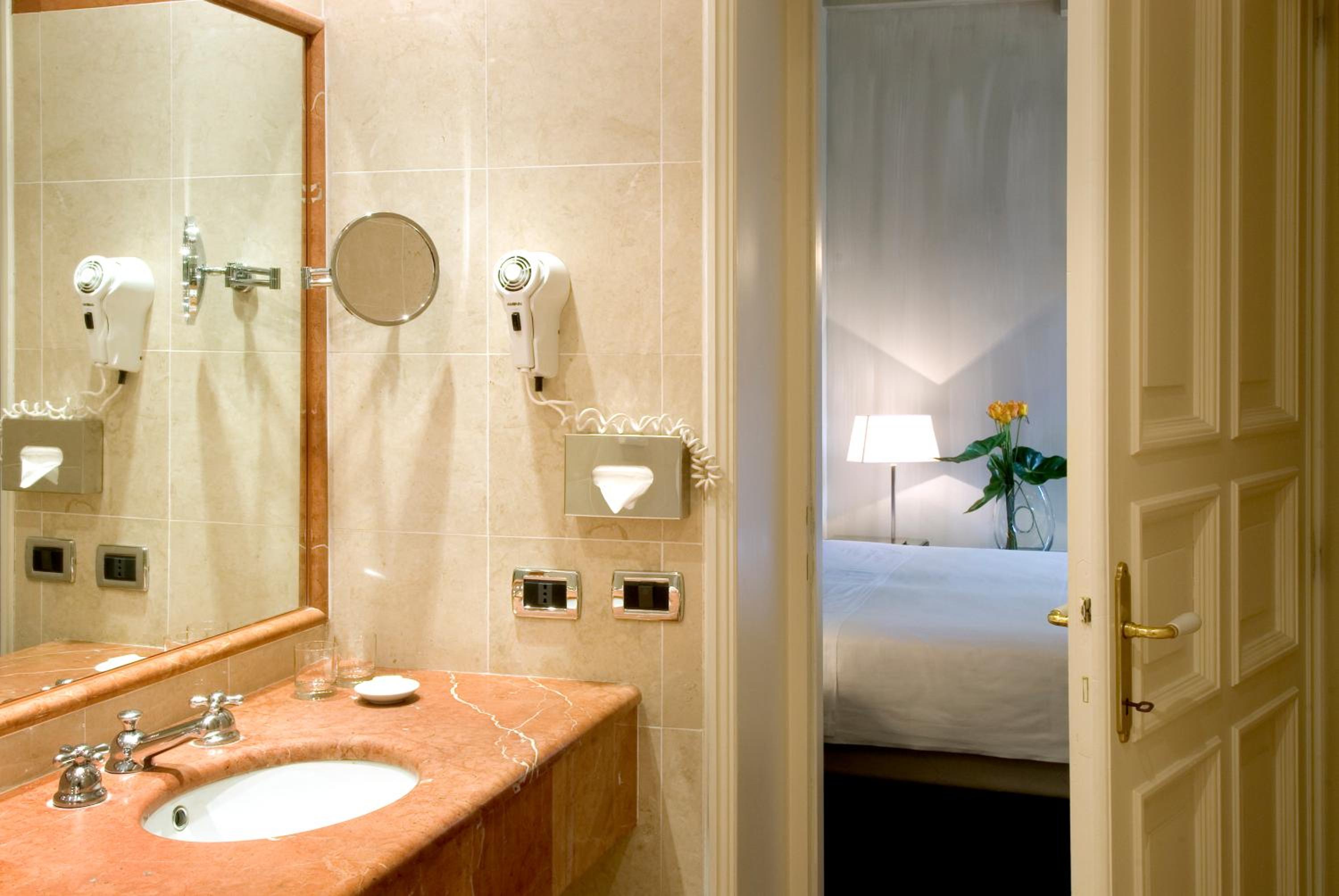 Superior Double or Twin Room - Photo 4