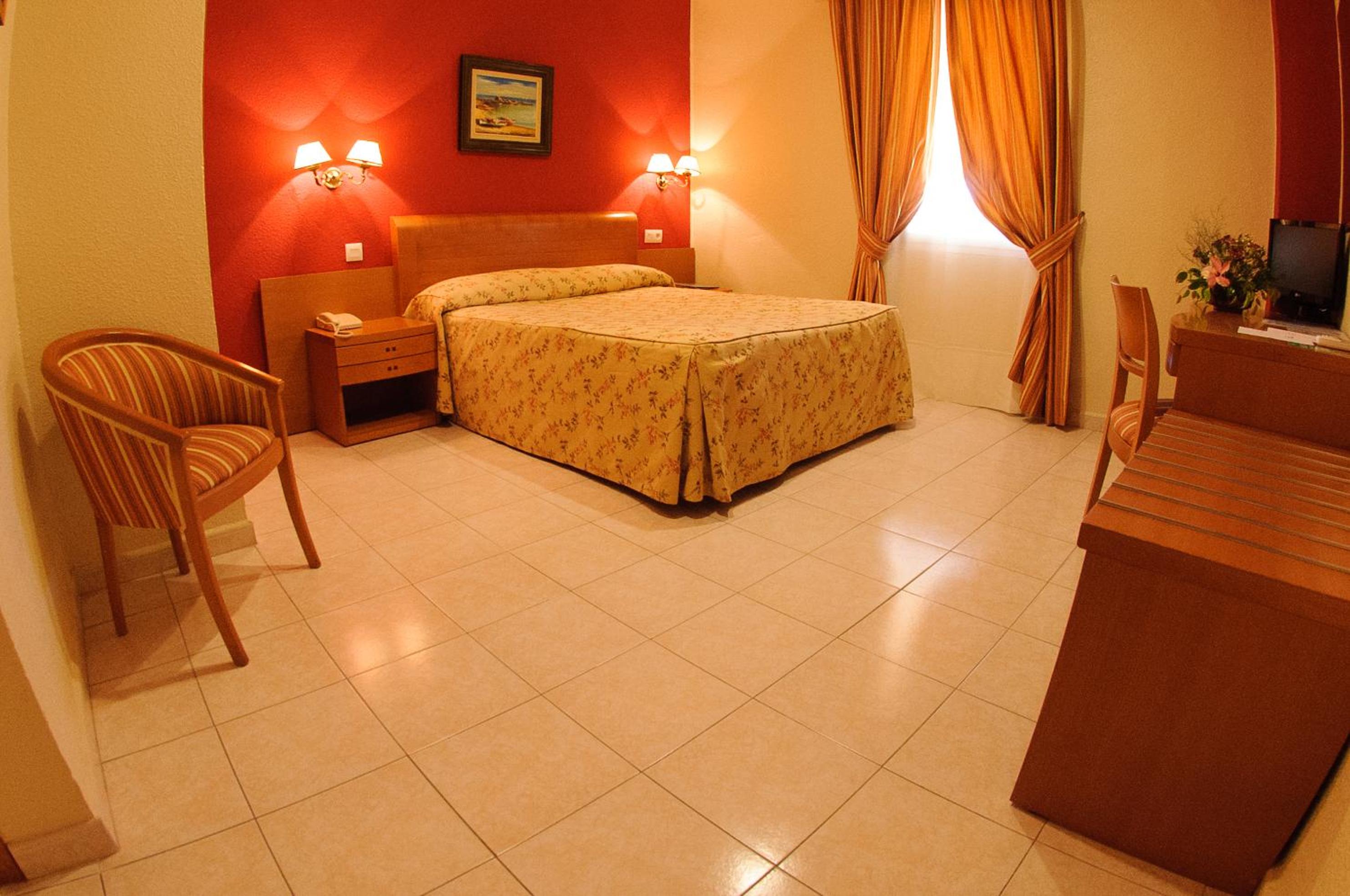 Double or Twin Room - Photo 6