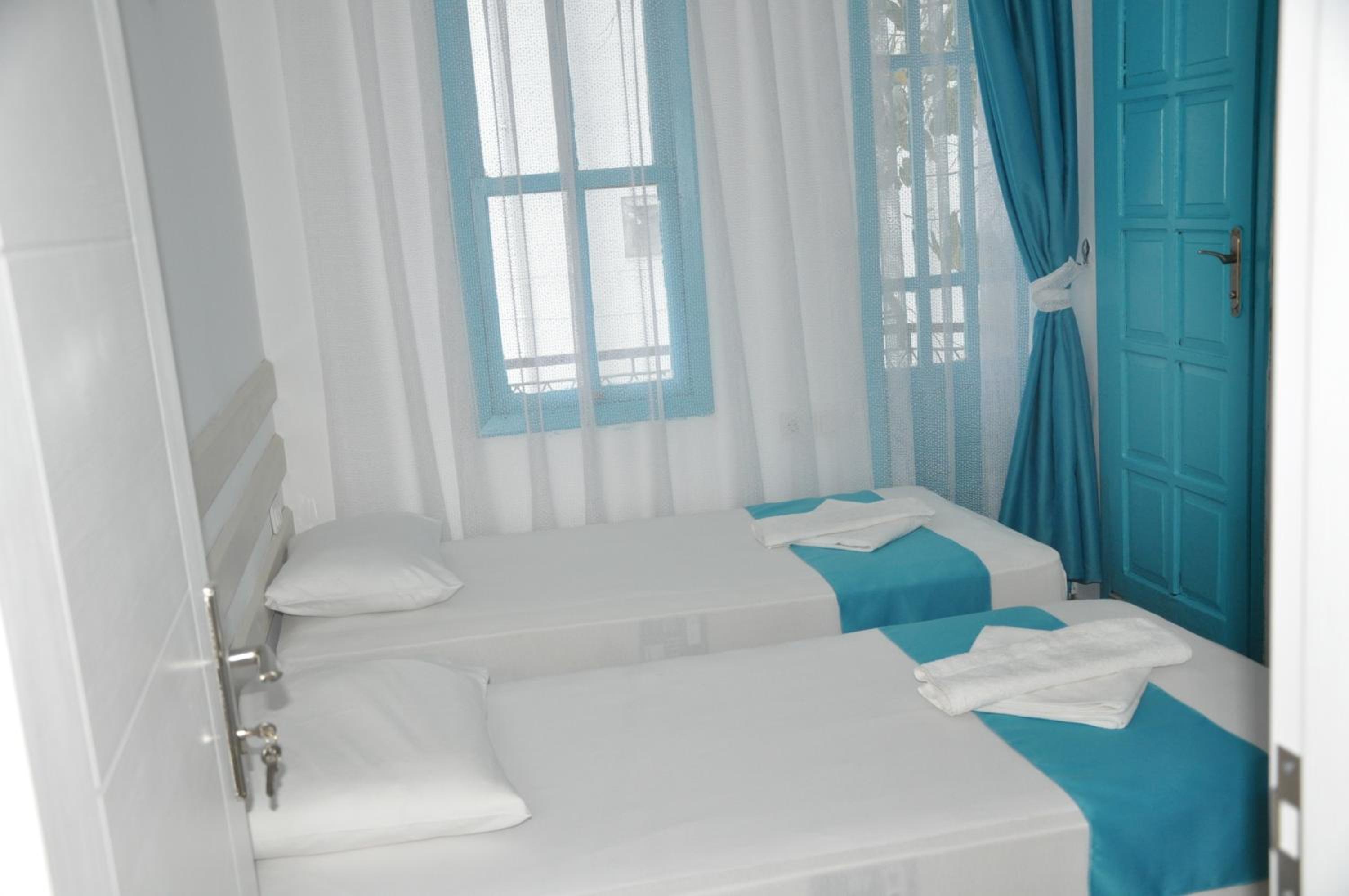 Standard Double or Twin Room - Photo 3