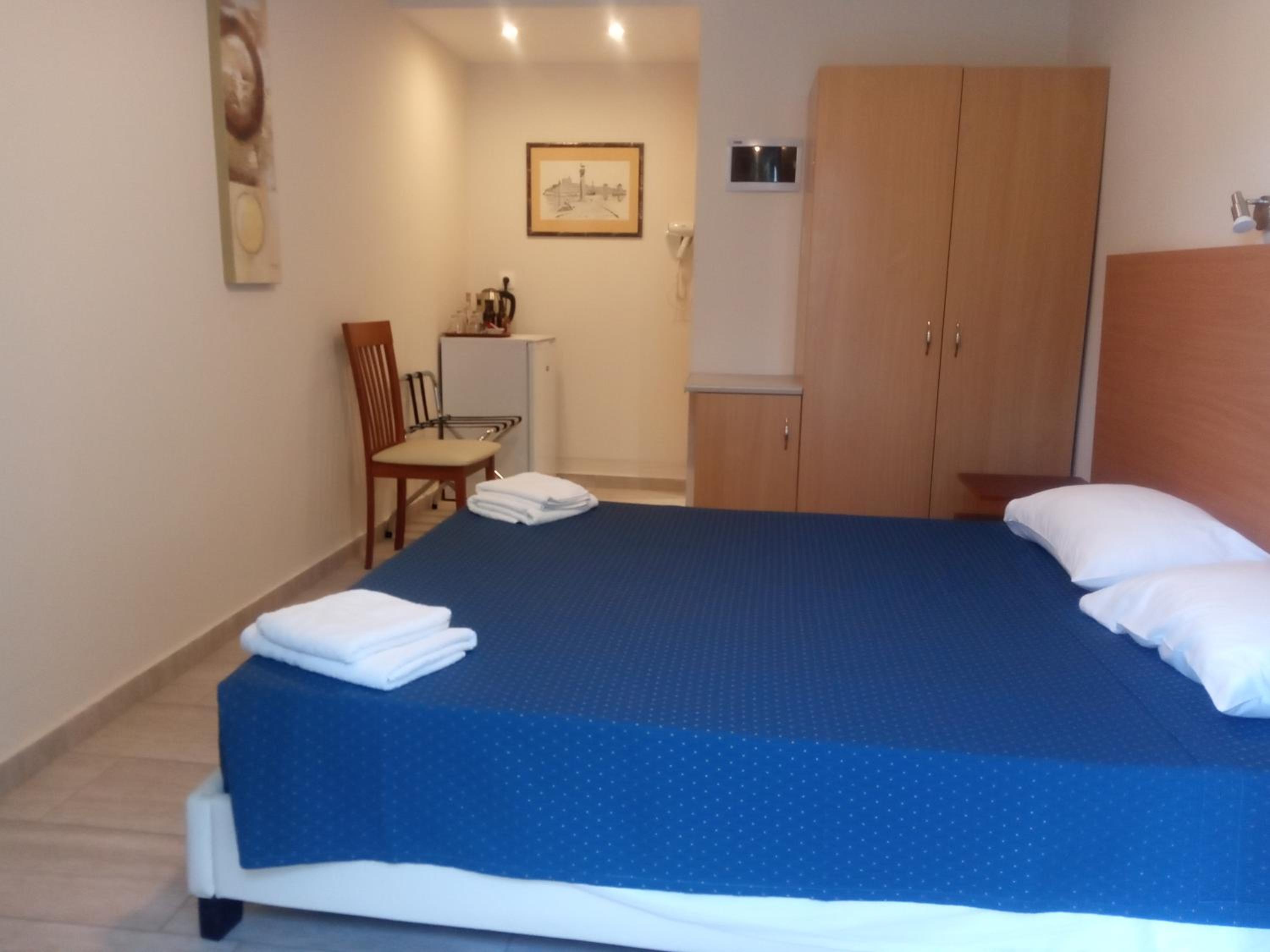 Standard Double or Twin Room with Sea View - Photo 11