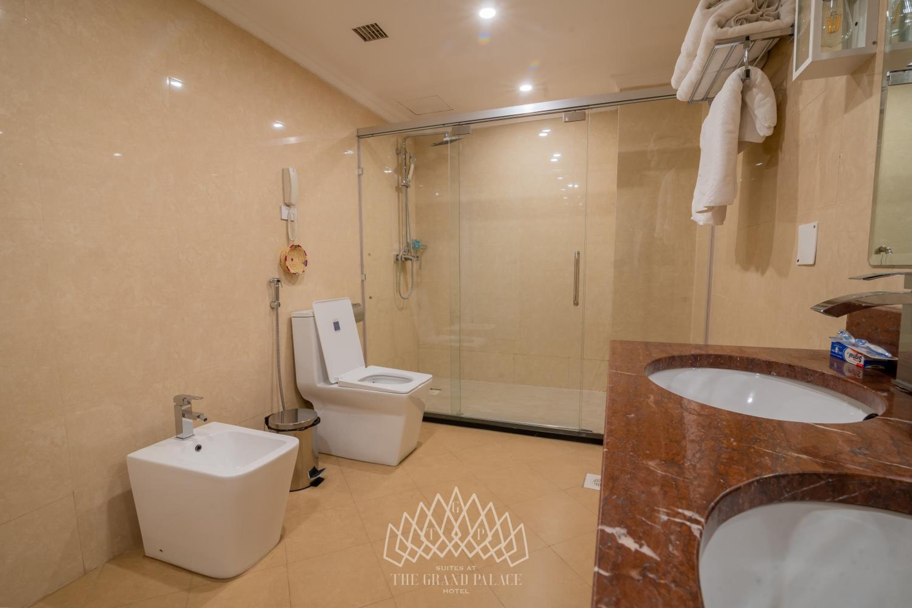 Executive Suite - Photo 9