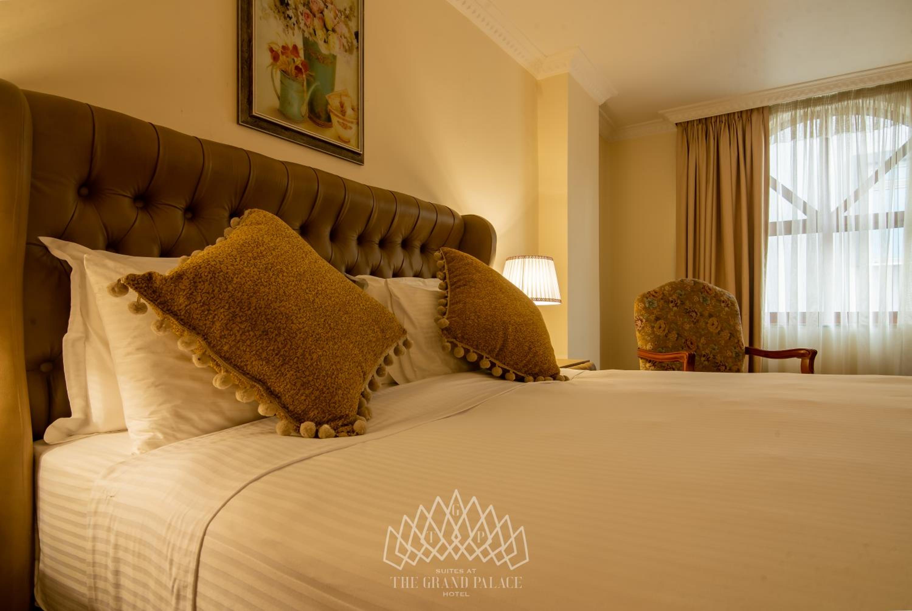 Executive Suite - Photo 11