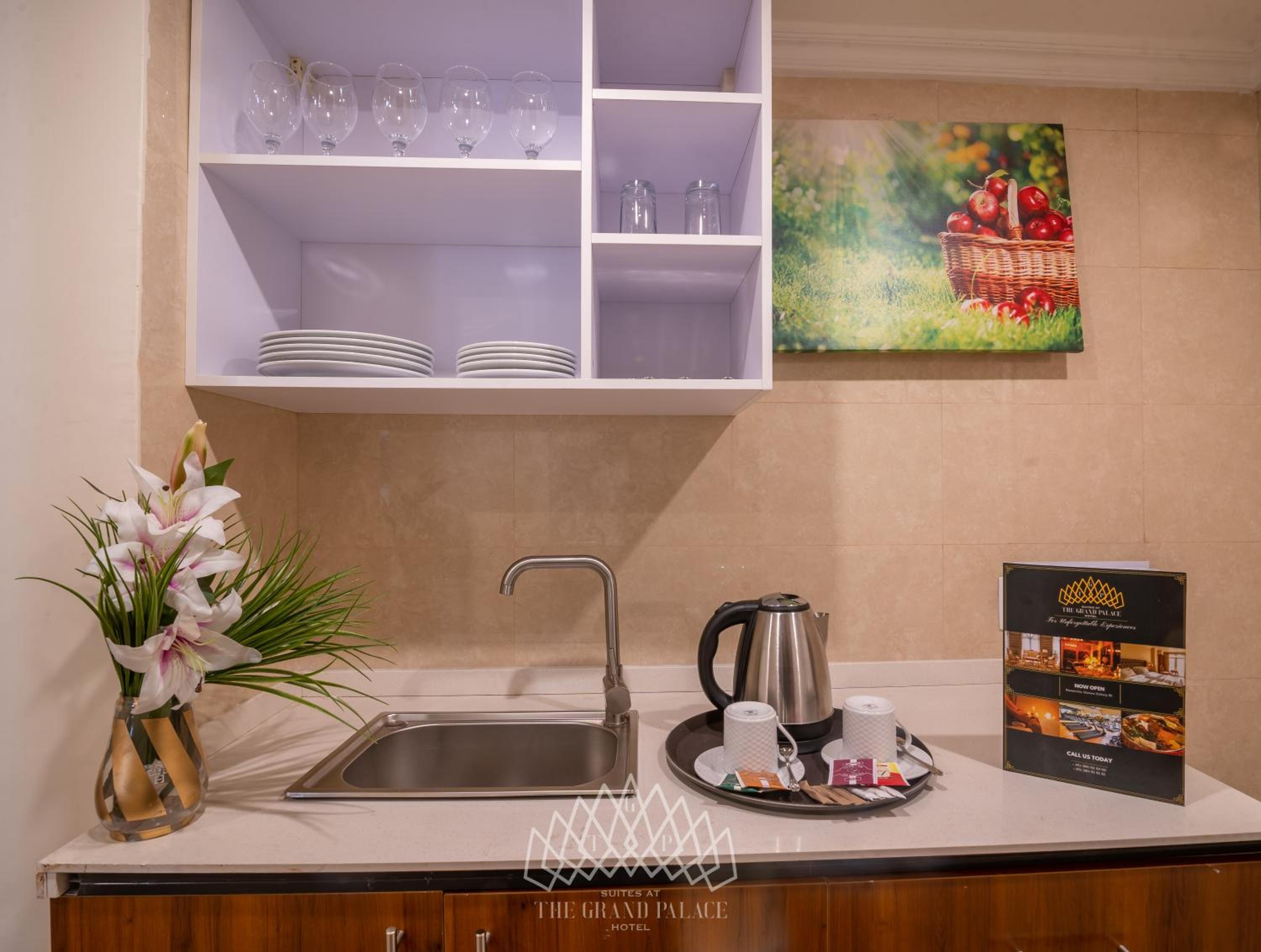 Executive Suite - Photo 14