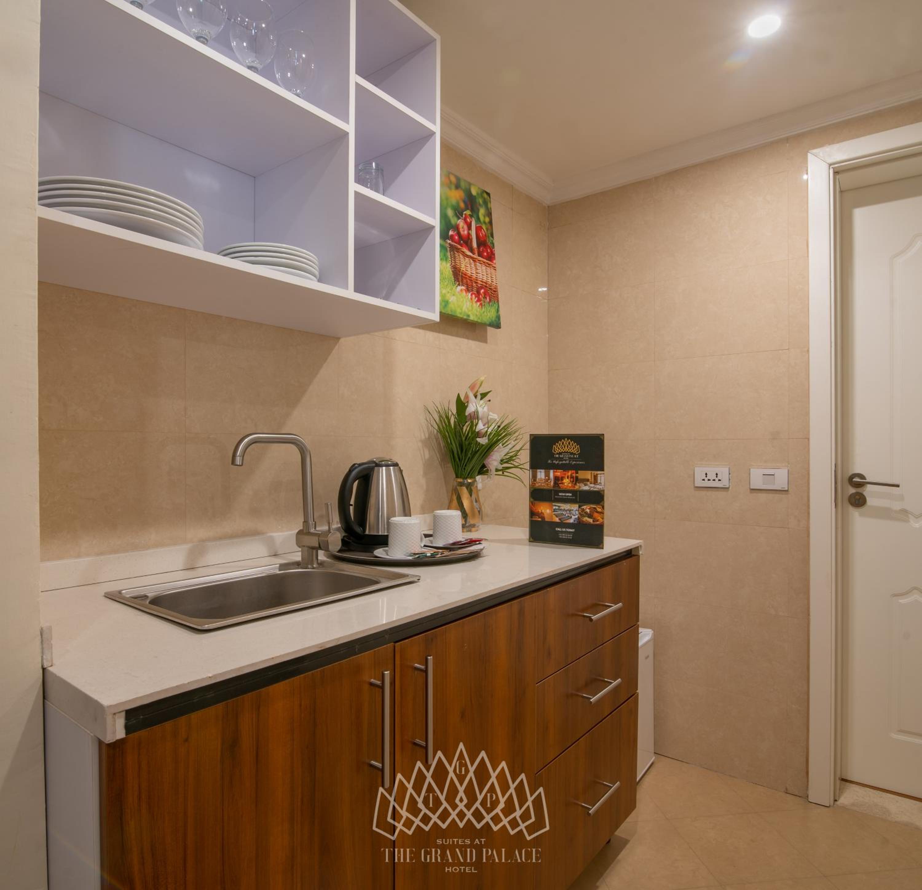 Executive Suite - Photo 12