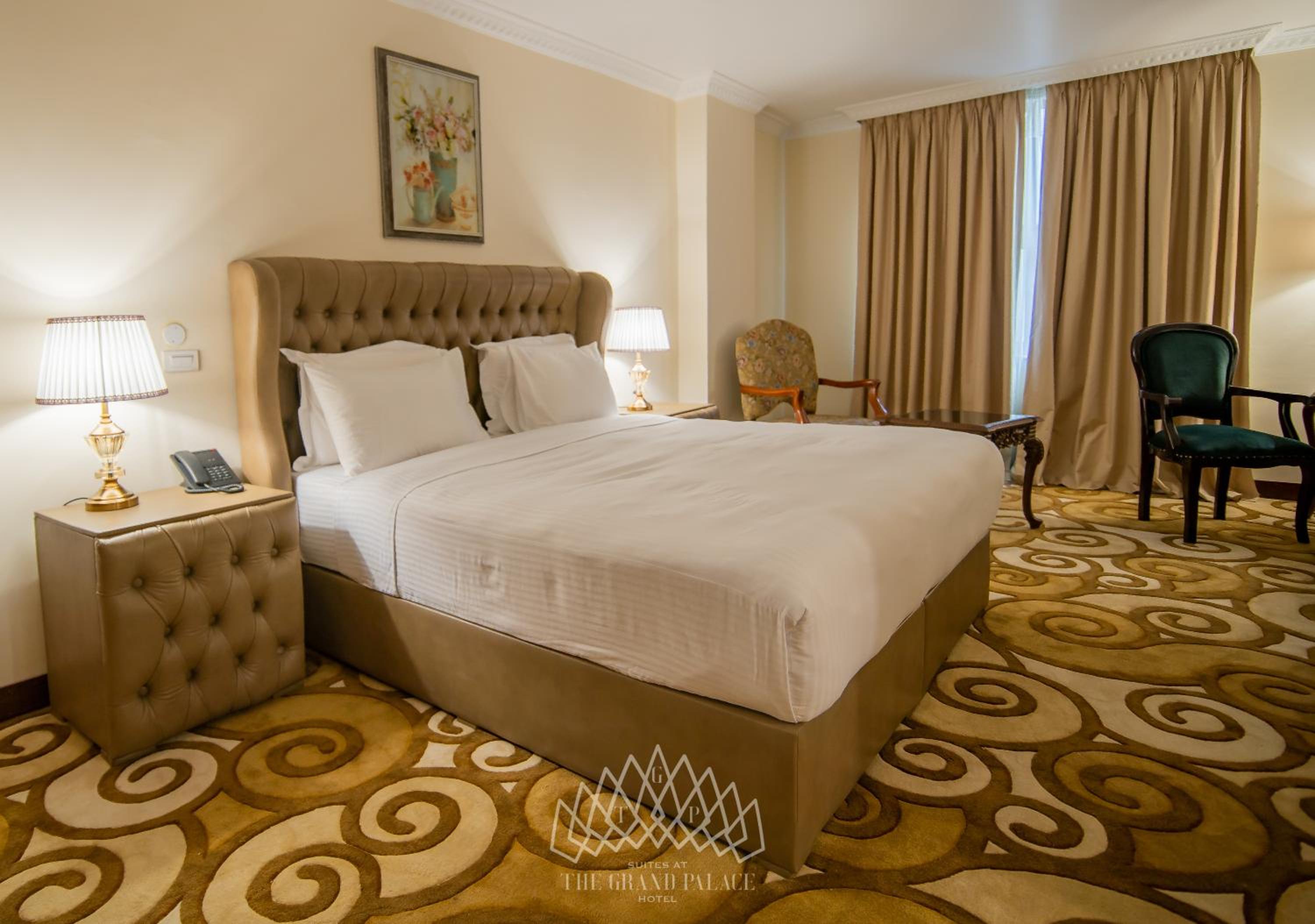 Executive Suite - Photo 6