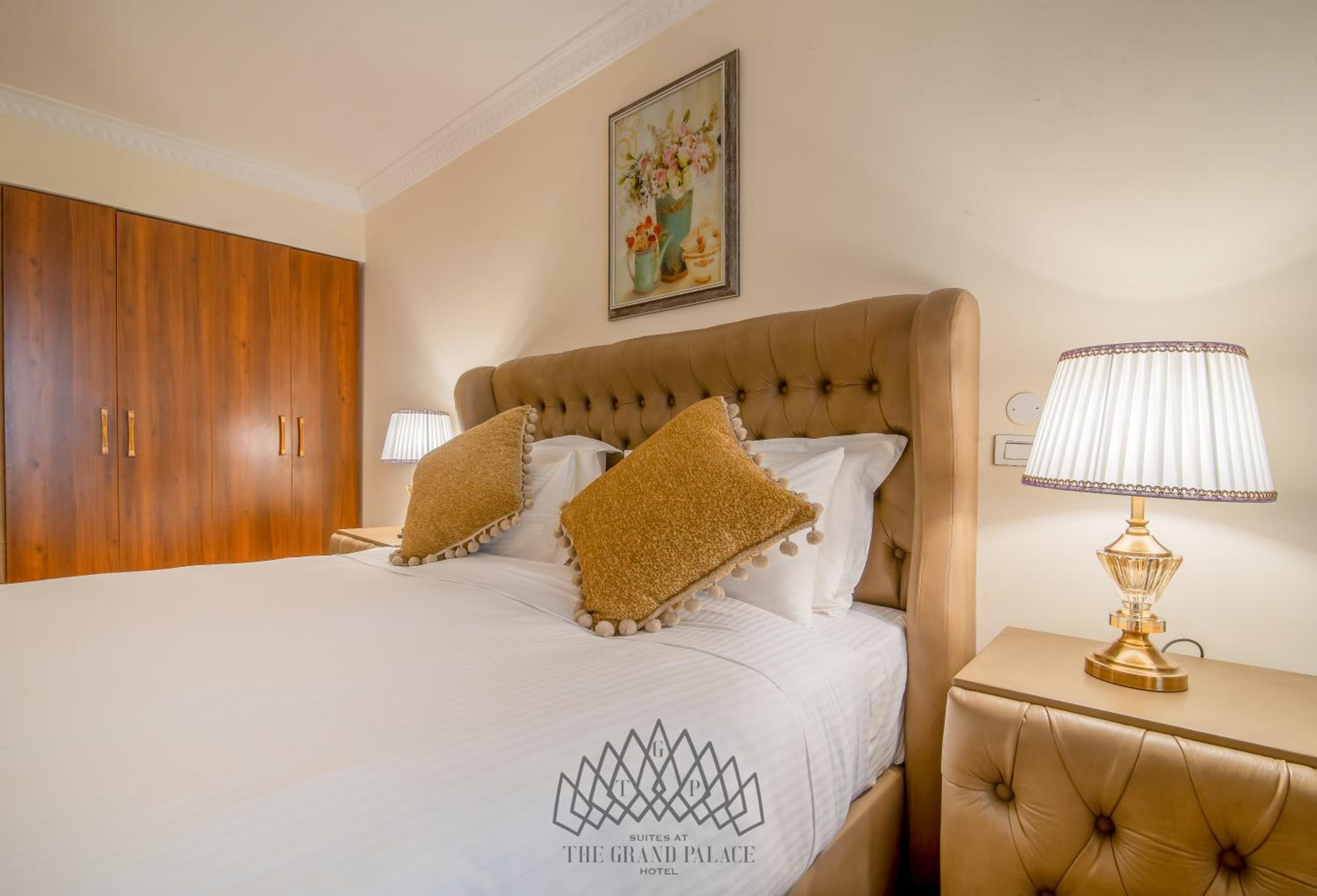 Executive Suite - Photo 15