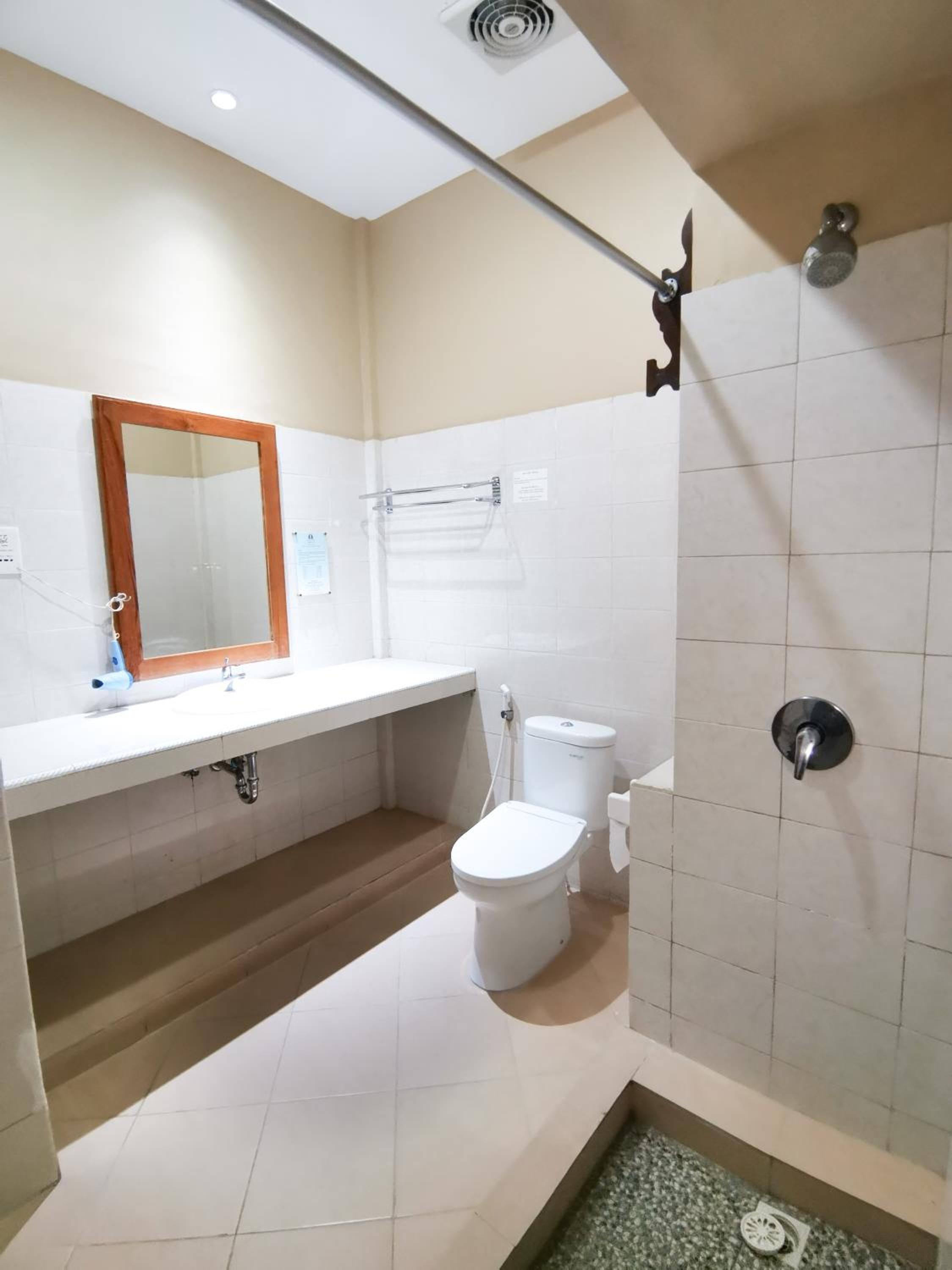 Superior Double or Twin Room with Balcony thumbnail 5