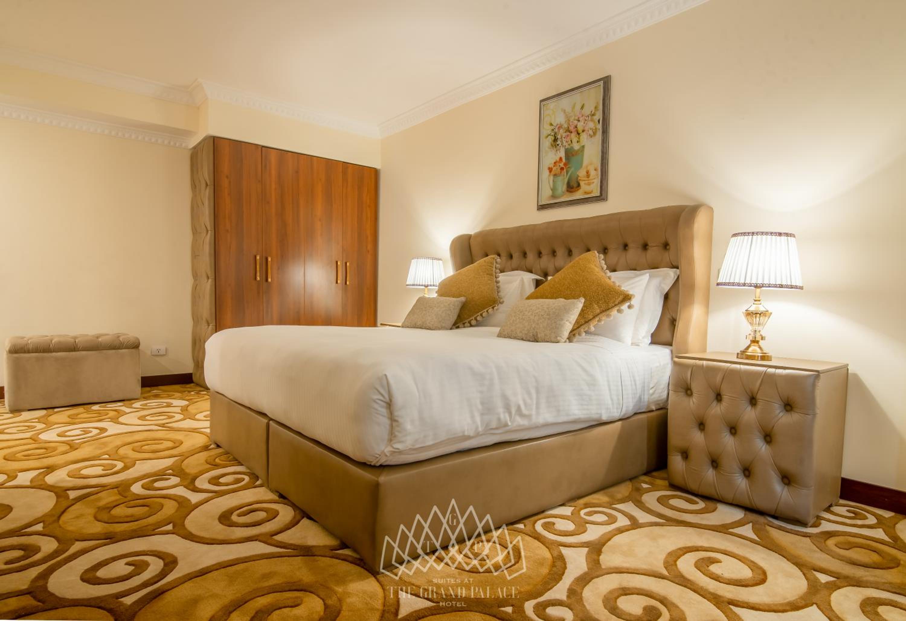 Executive Suite - Photo 13
