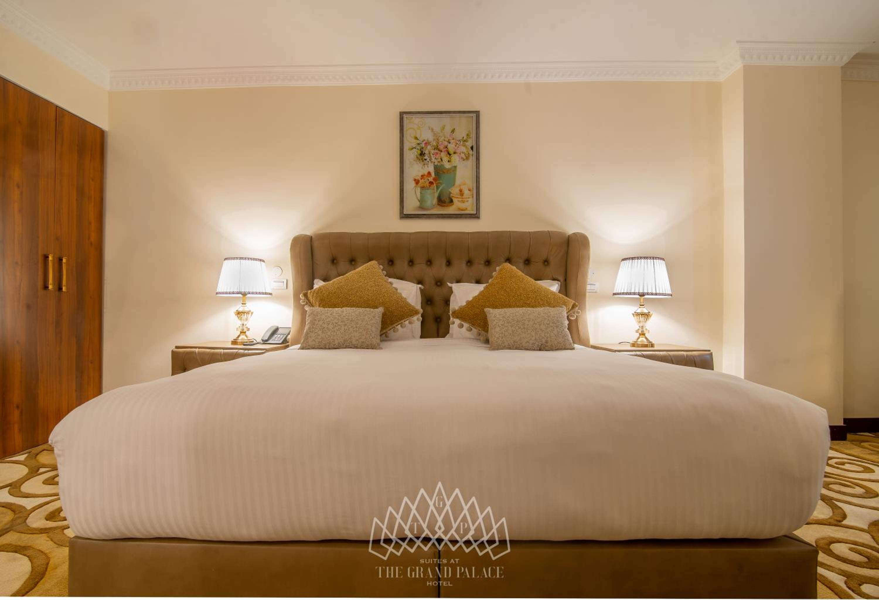 Executive Suite - Photo 7