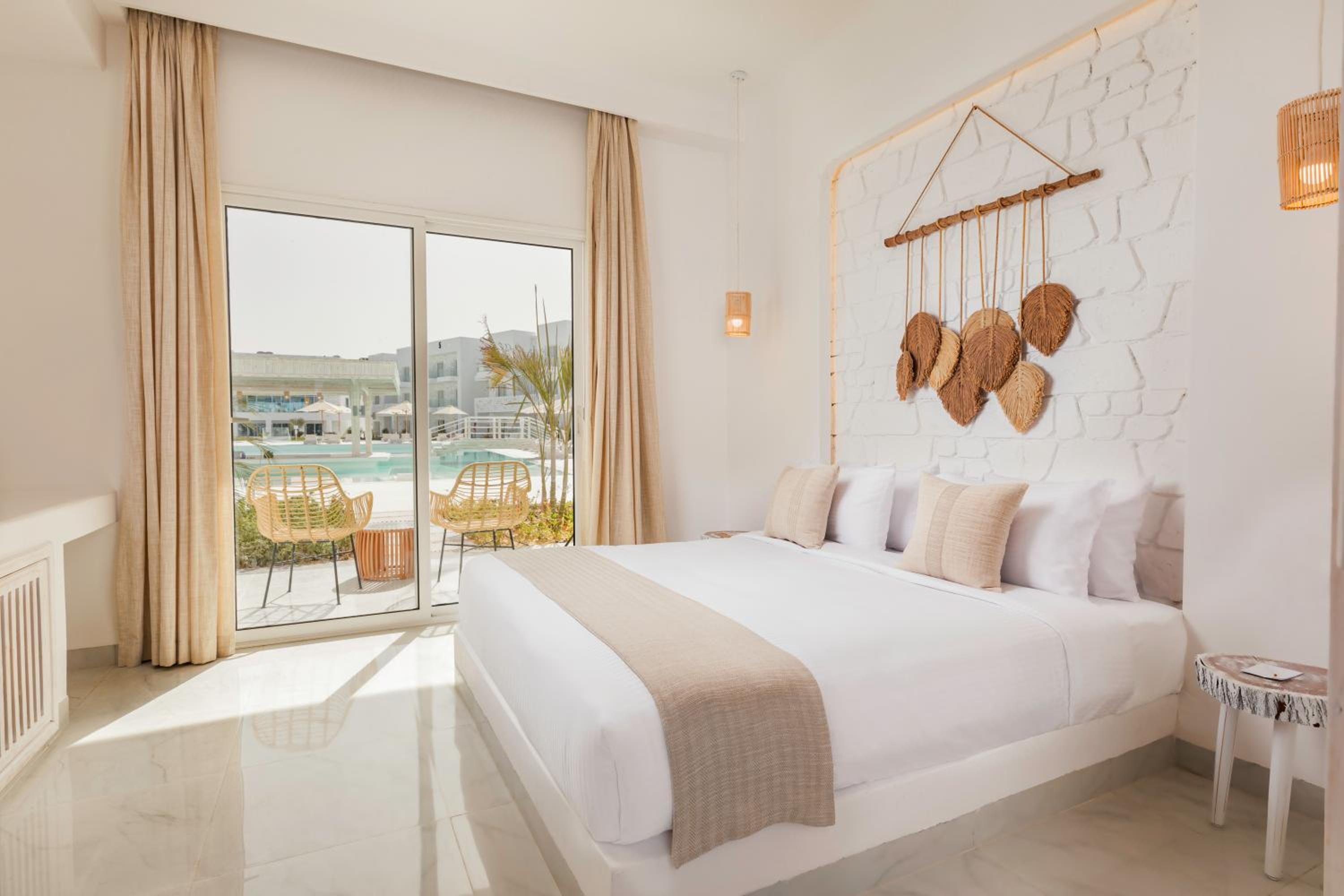 Deluxe Family Suite - Photo 2