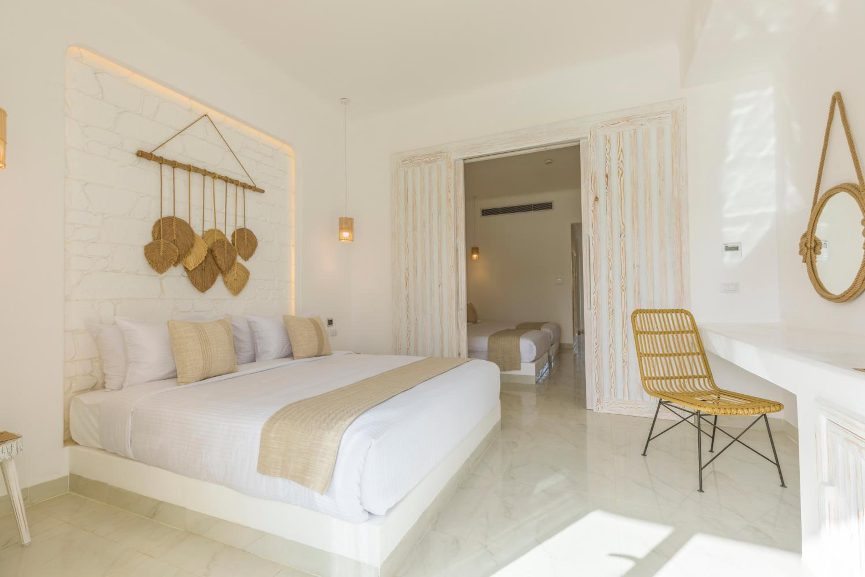 Deluxe Family Suite - Photo 3