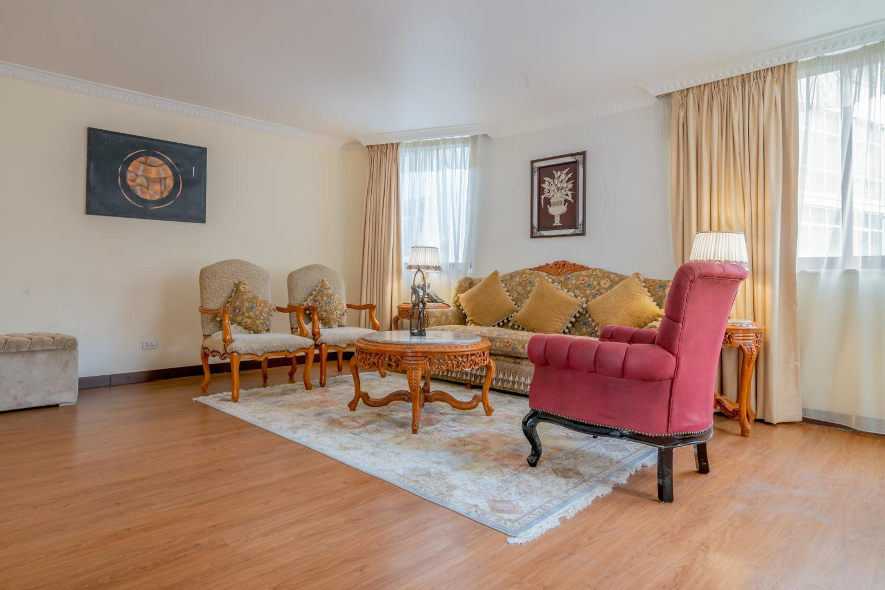 Executive Suite - Photo 4