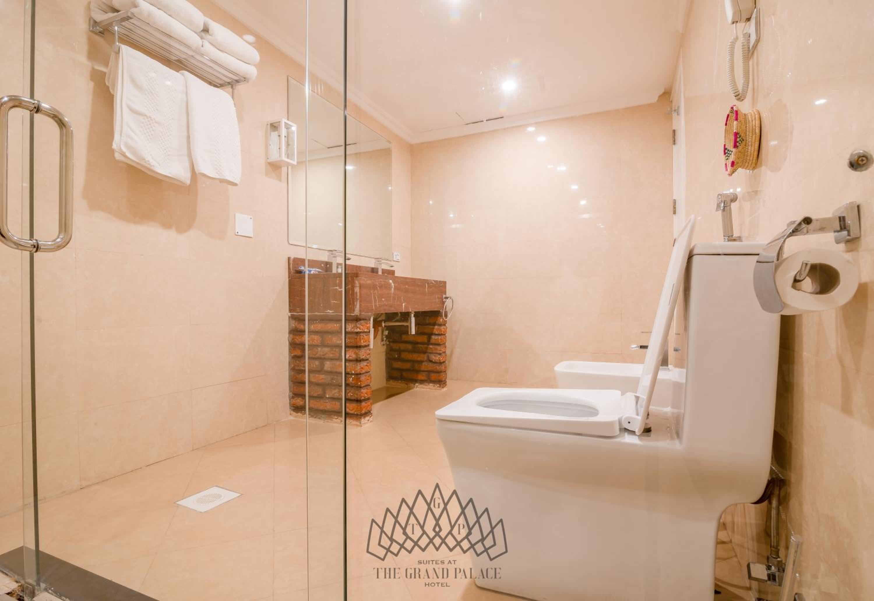 Executive Suite - Photo 5