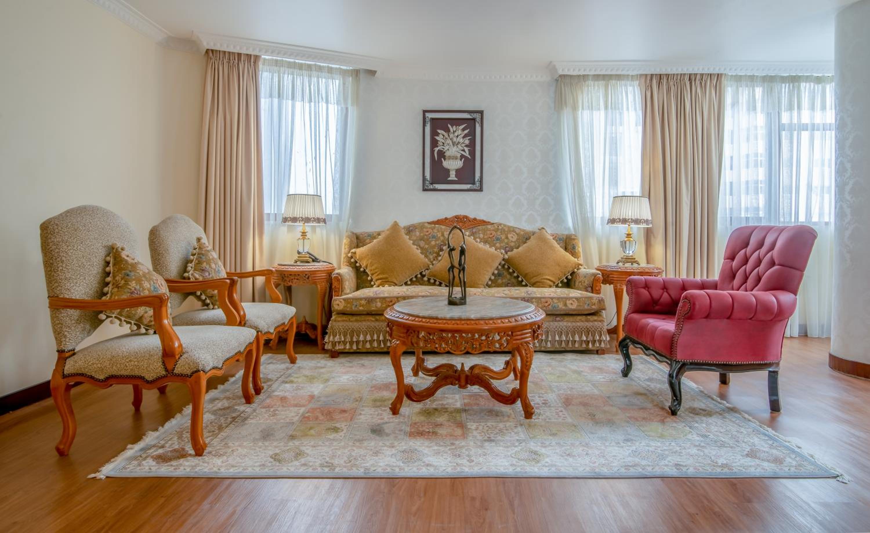 Executive Suite - Photo 3