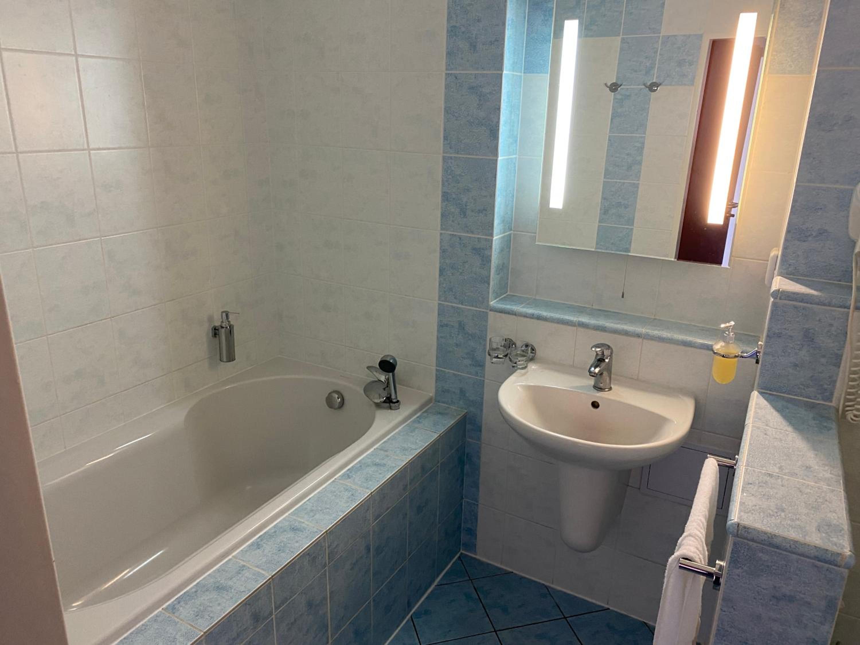 Two-Bedroom Apartment - Photo 2