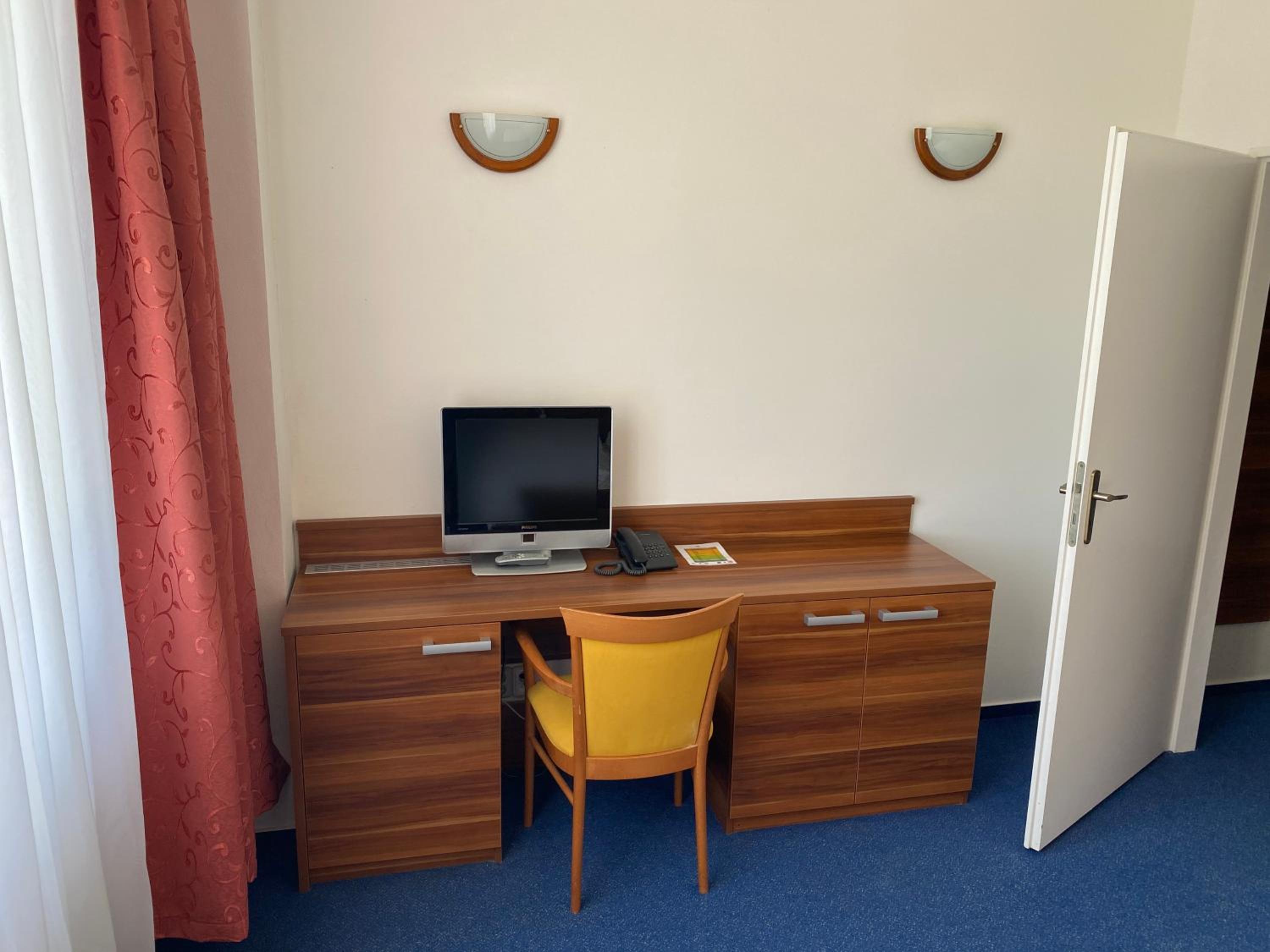 Two-Bedroom Apartment - Photo 3