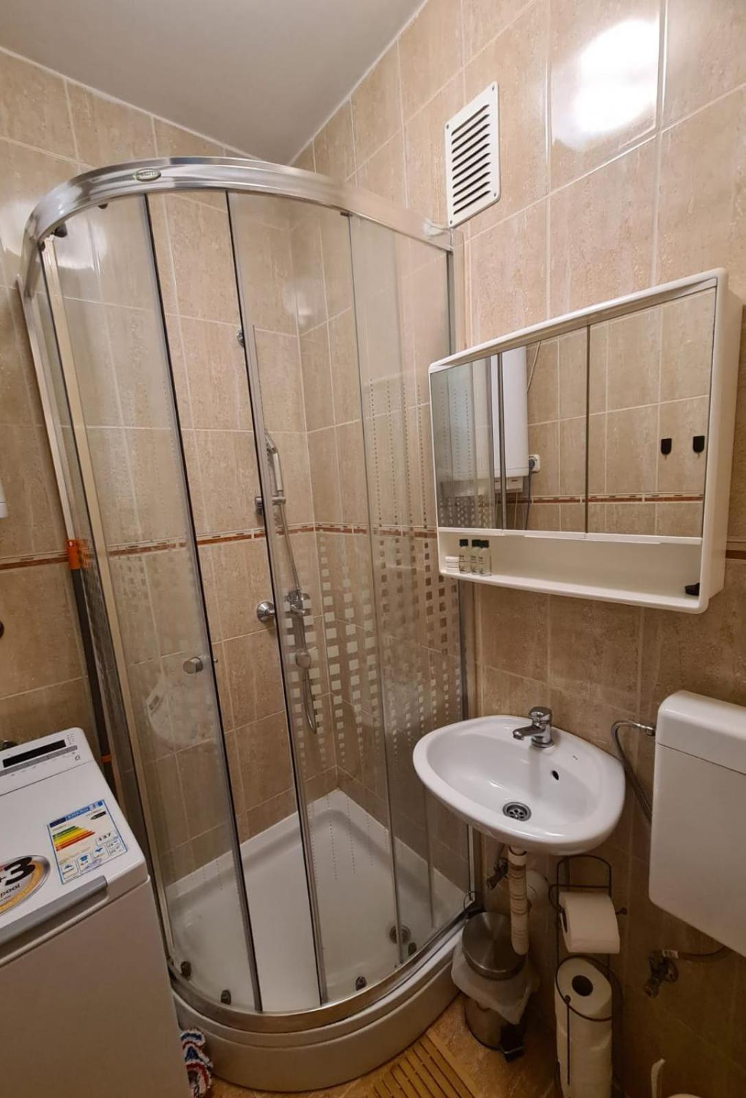 Studio Apartment - Photo 10