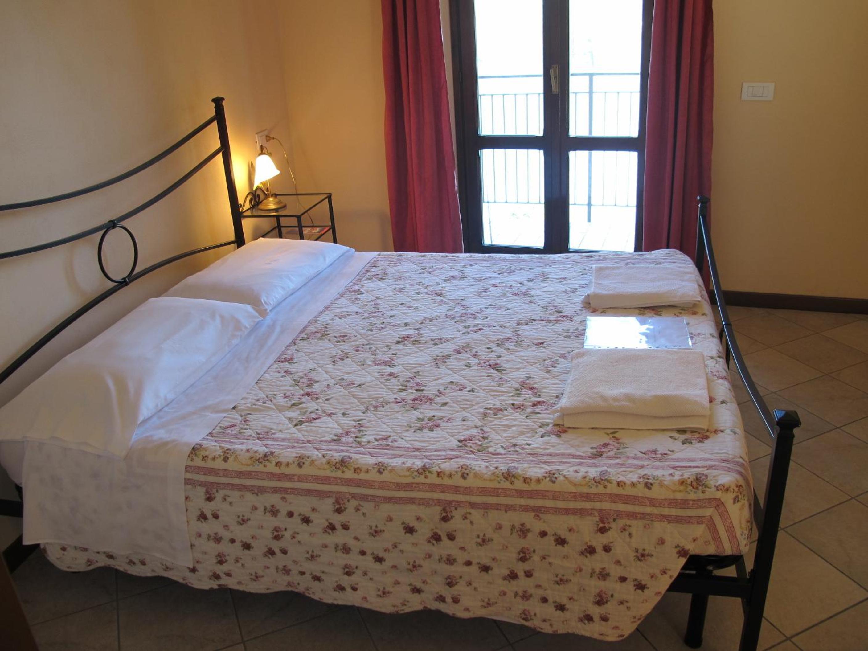 Double or Twin Room with Lake View photo 1