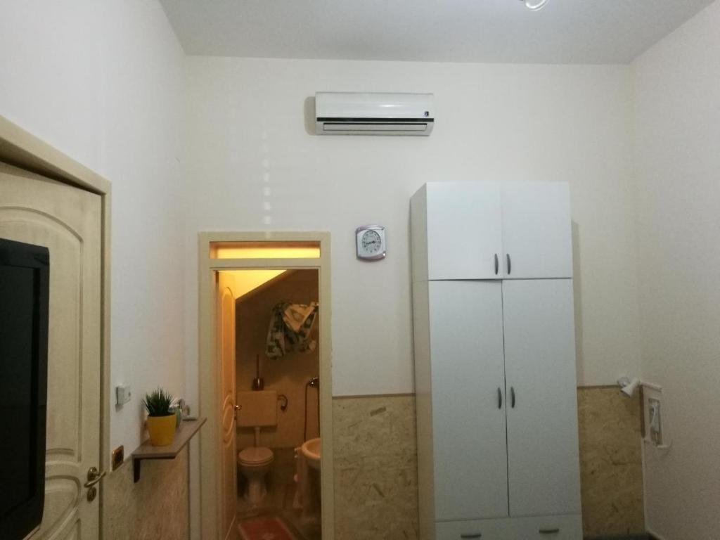 Family Room with Private Bathroom photo 3