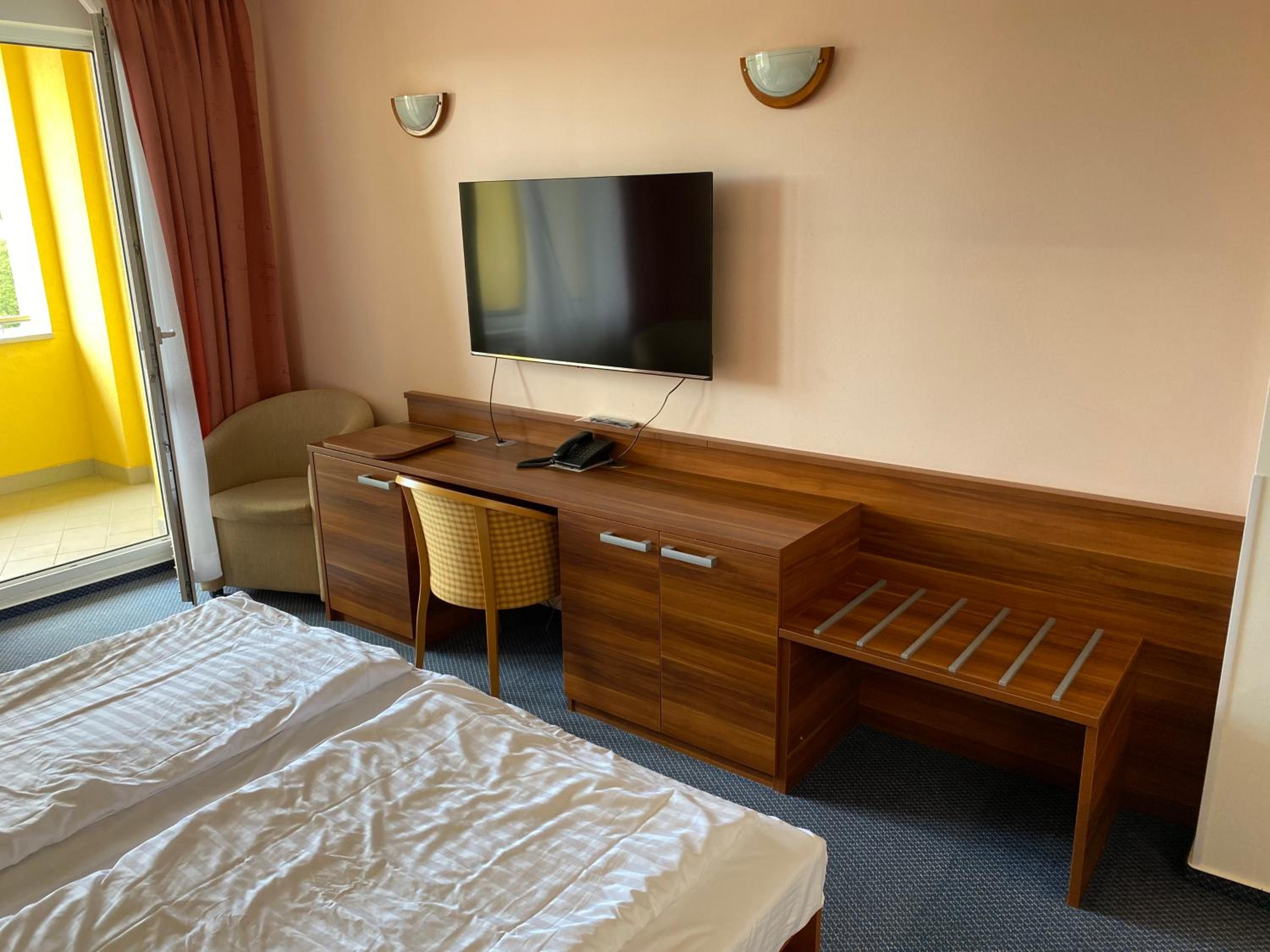 One-Bedroom Apartment - Photo 5