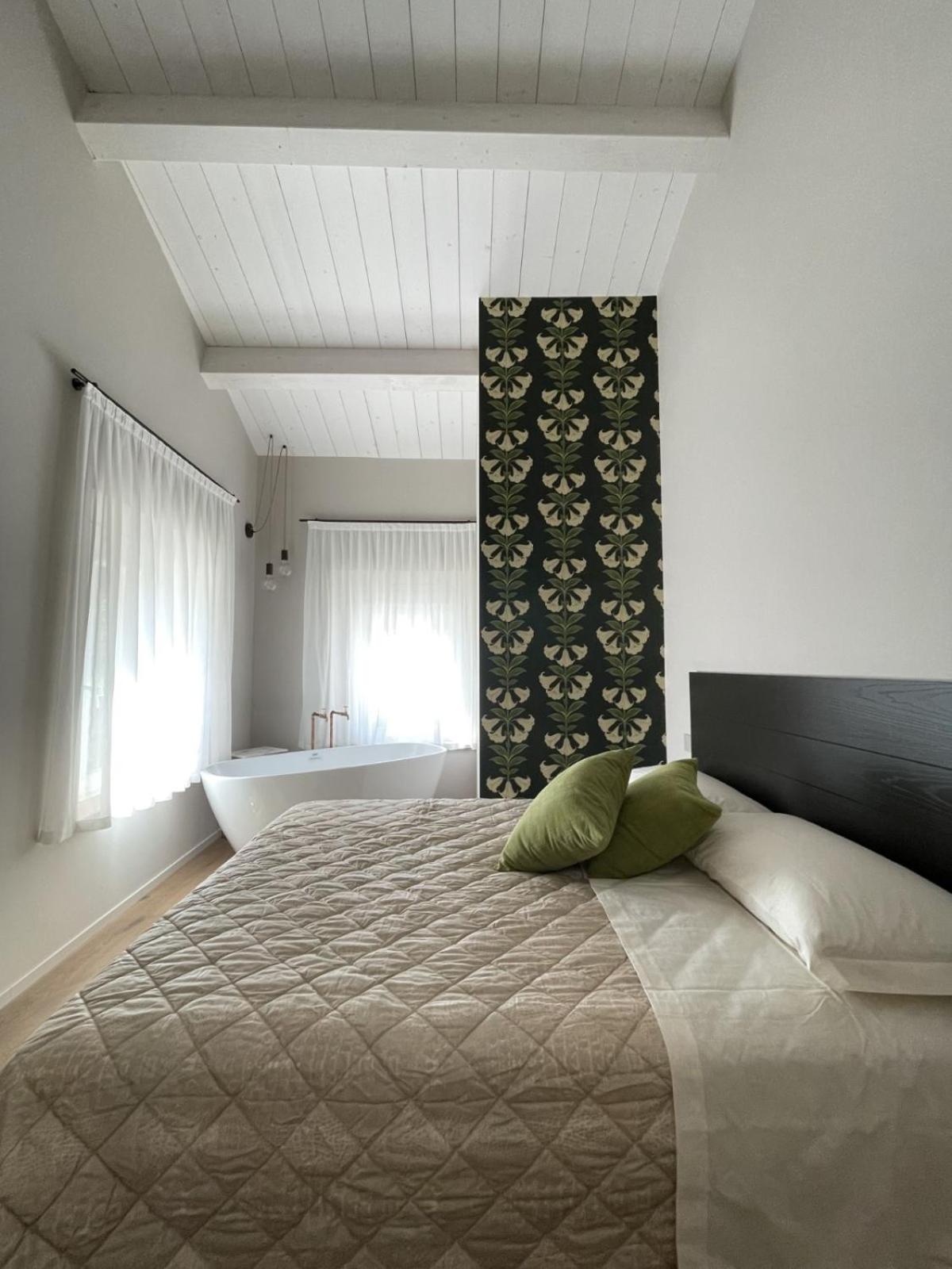 Deluxe Double Room with Bath photo 1