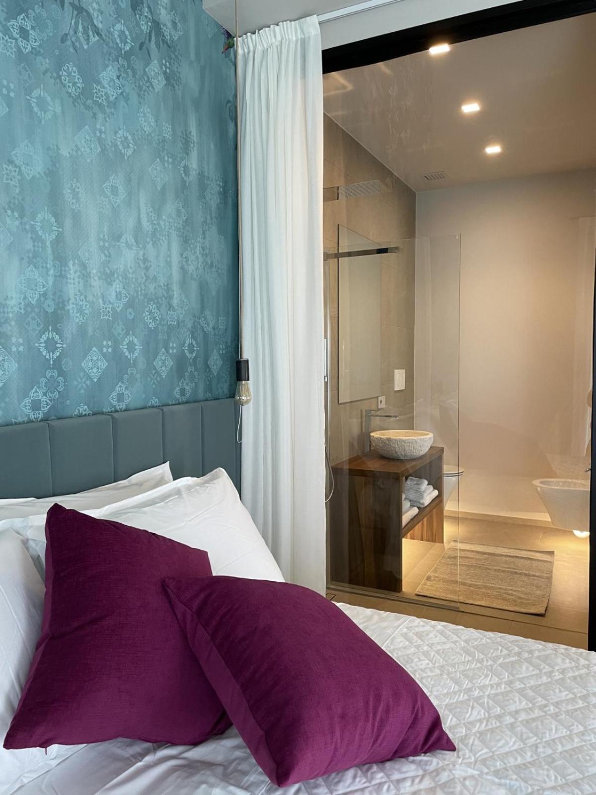 Deluxe Double Room with Sea View photo 2