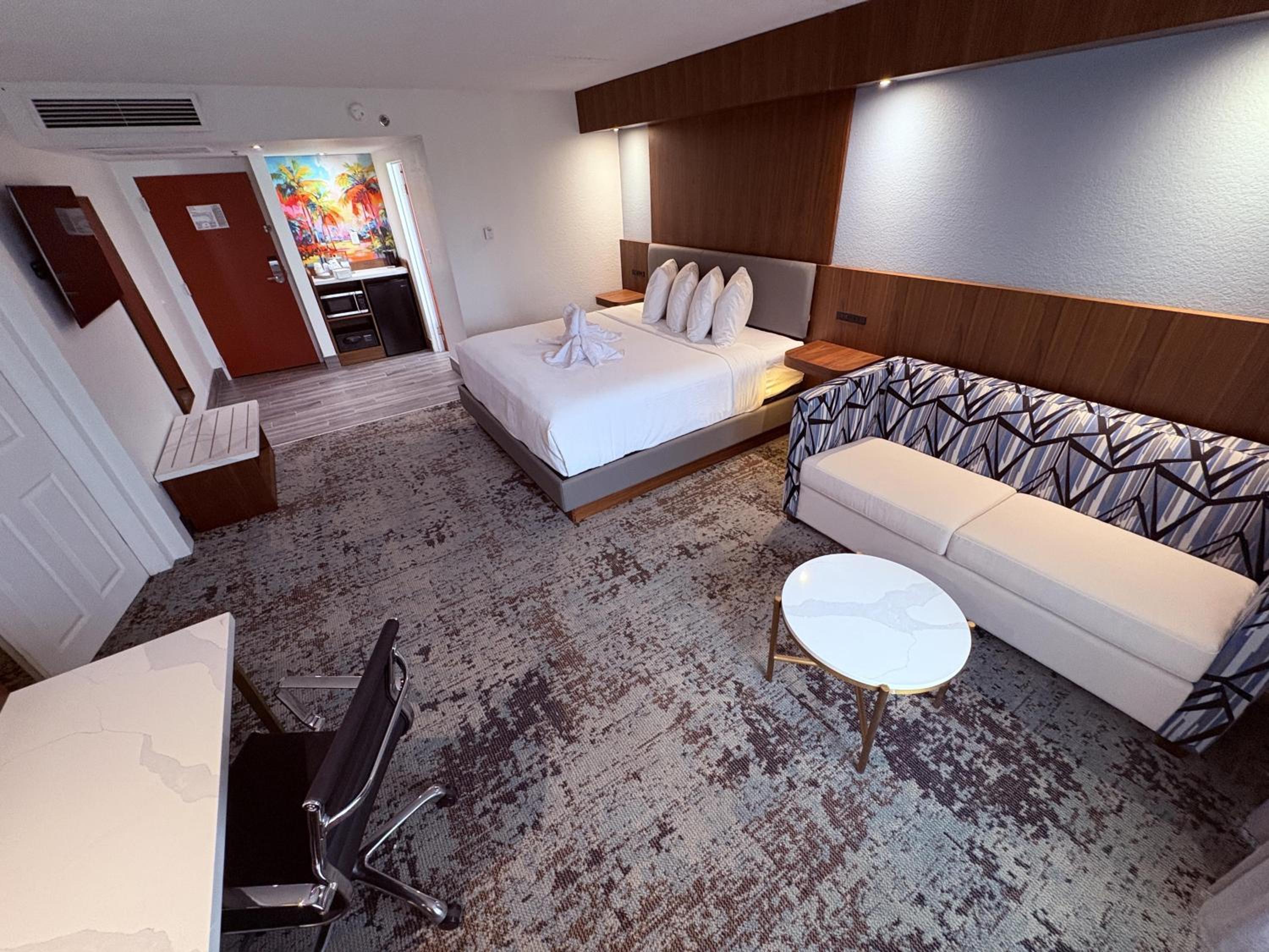 Large King Suite with Sofa Bed - Non-Smoking