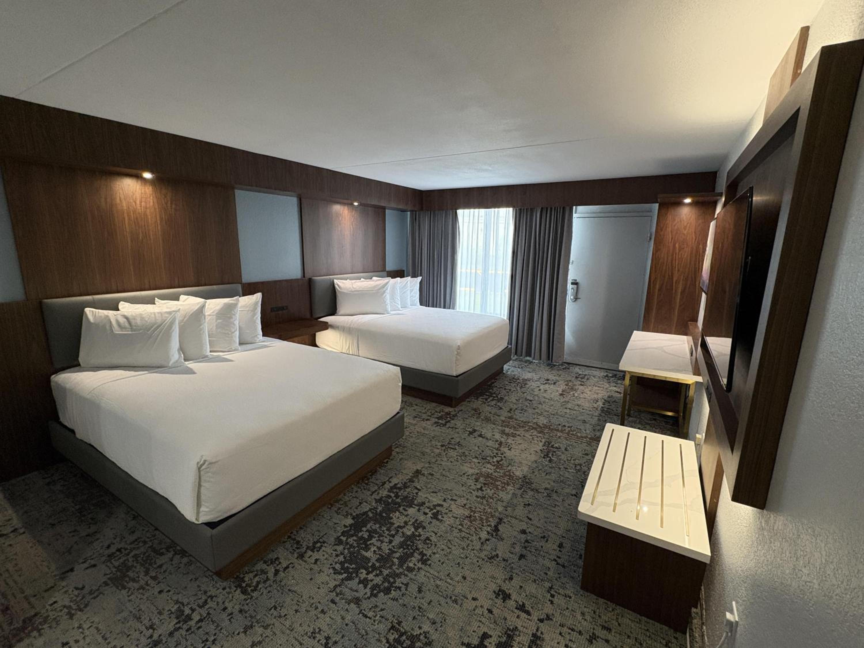 Queen Room with Two Queen Beds - Poolside/Non-Smoking