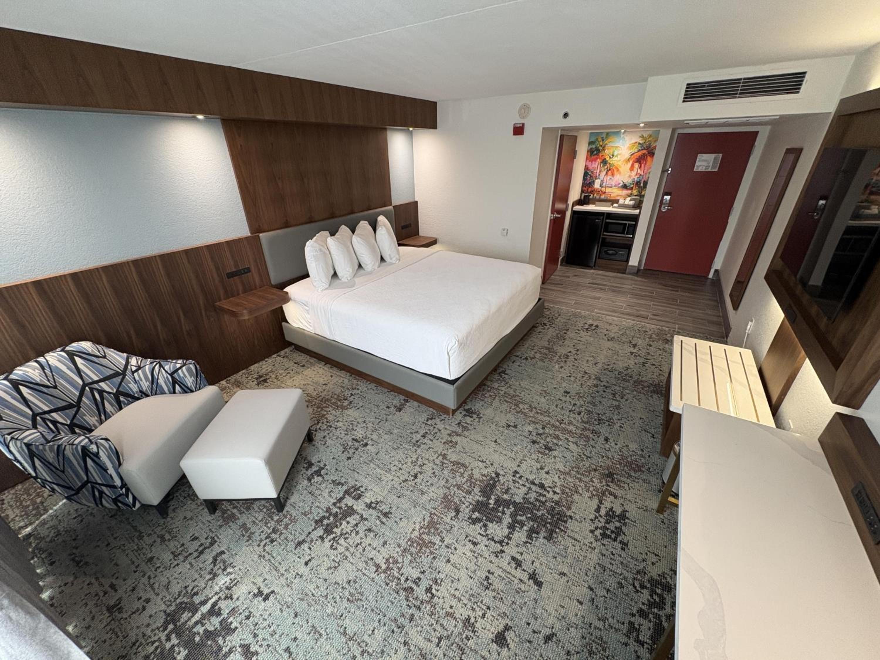 King Room with Roll-in Shower - Disability Access/Non-Smoking